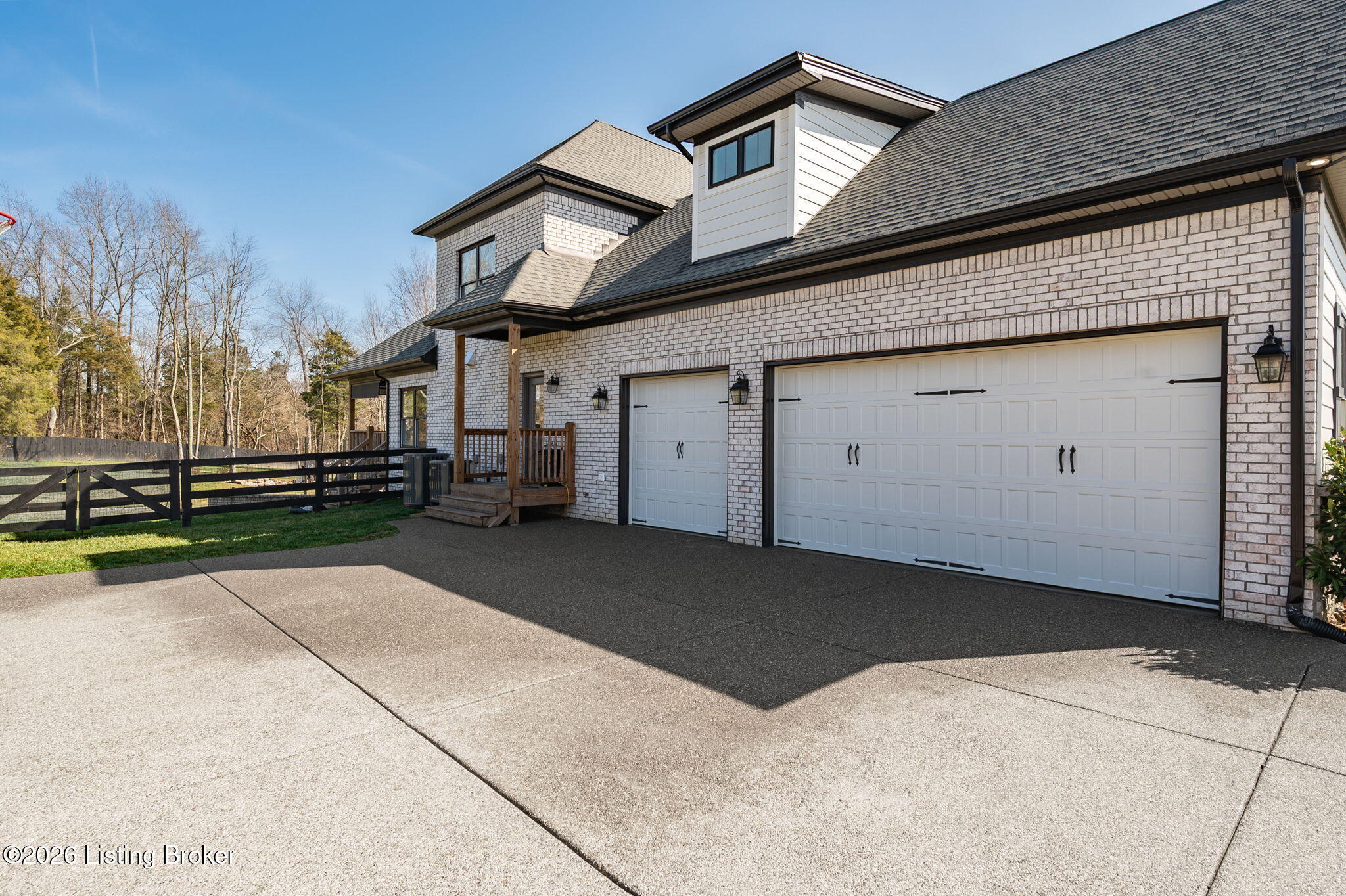 7297 Grand Oaks Dr