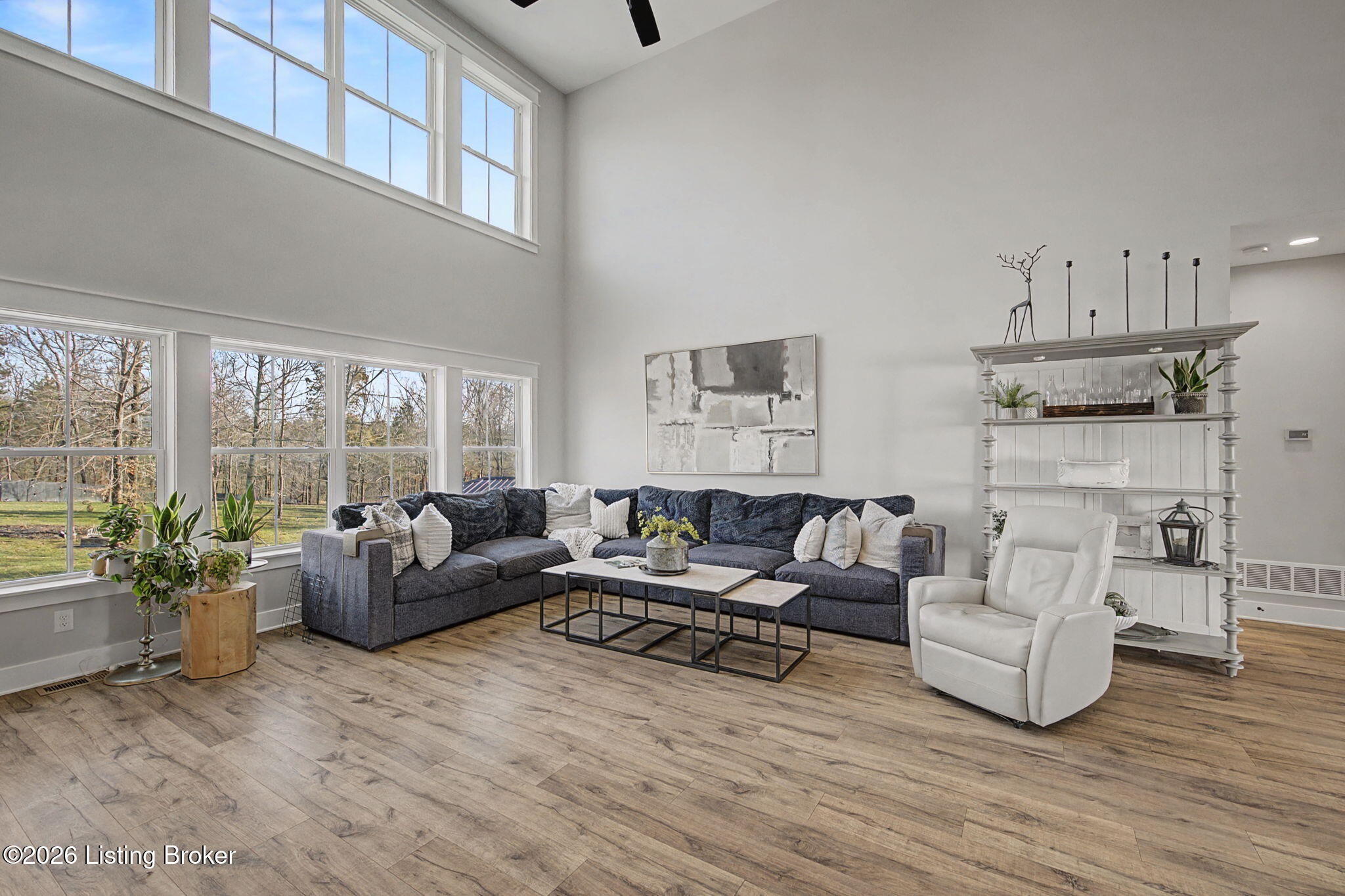 7297 Grand Oaks Dr