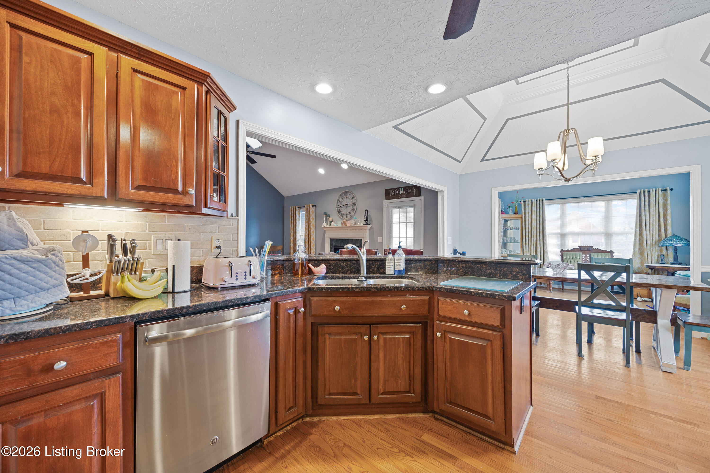 6803 Brighton Springs Ln