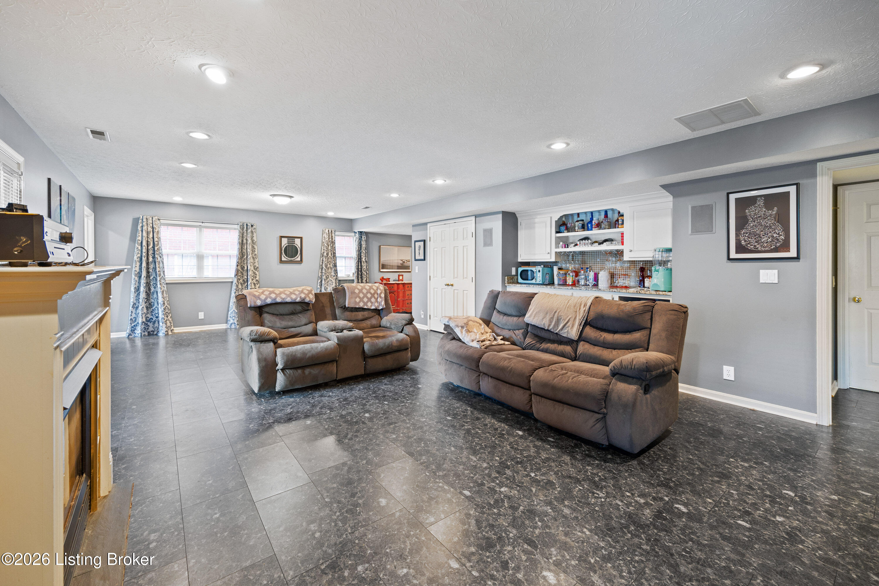 6803 Brighton Springs Ln