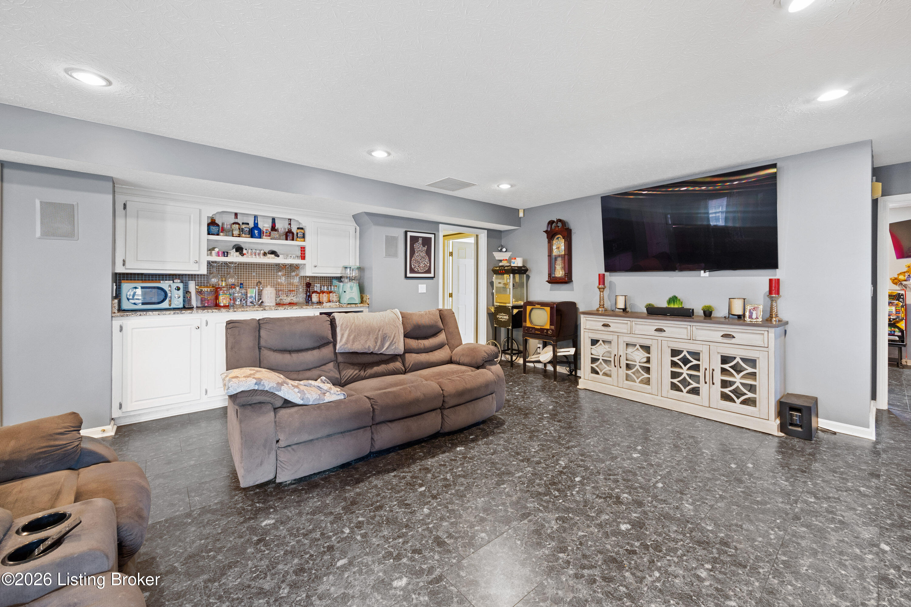 6803 Brighton Springs Ln
