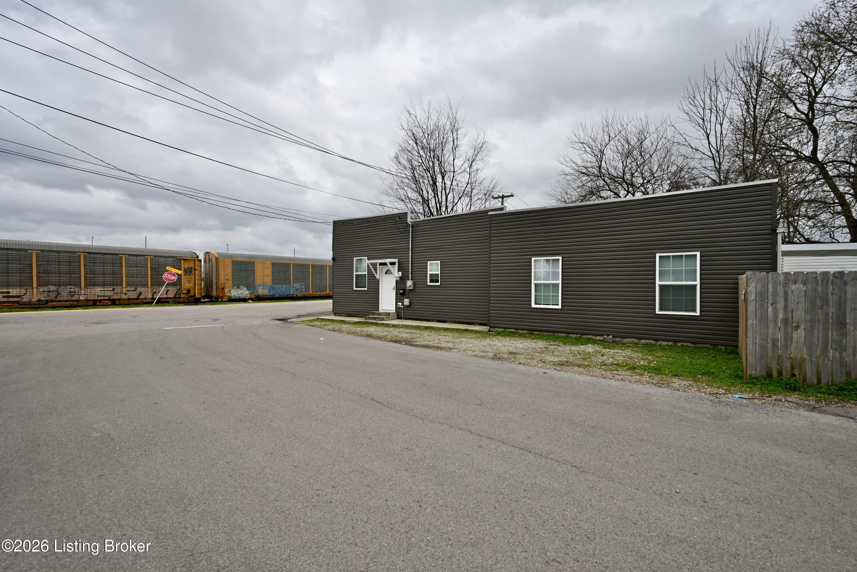 4320 Louisville Ave