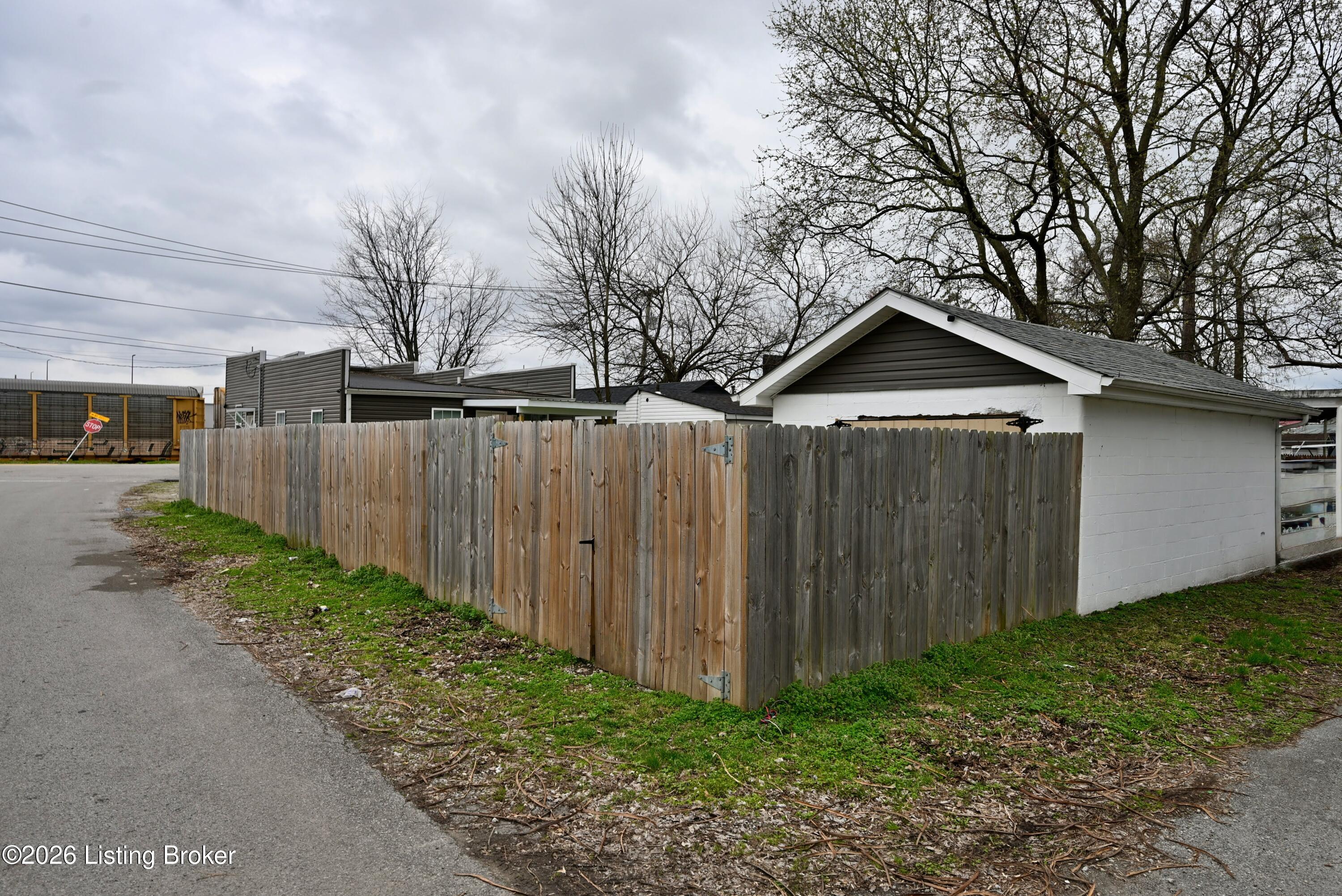 4320 Louisville Ave