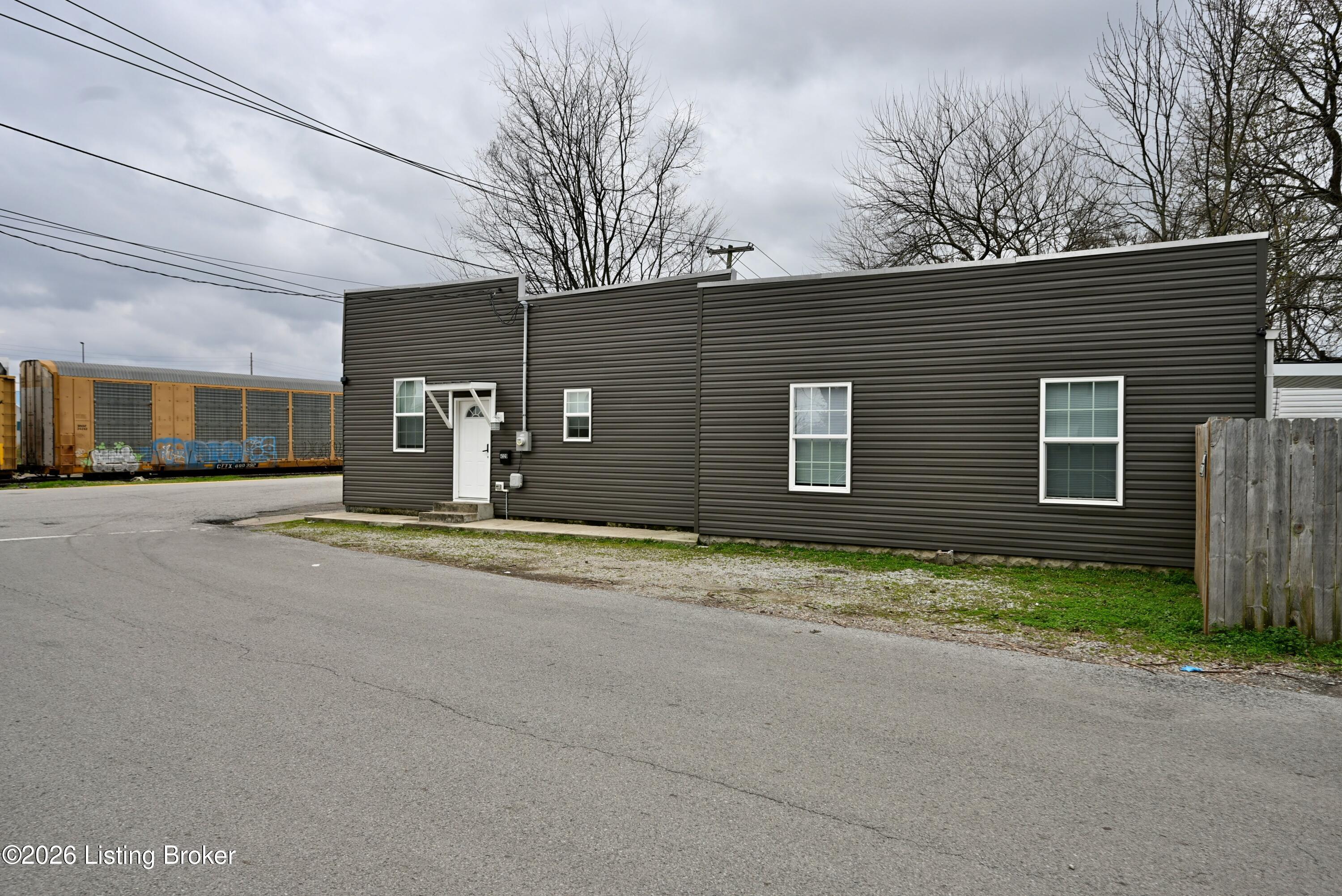 4320 Louisville Ave