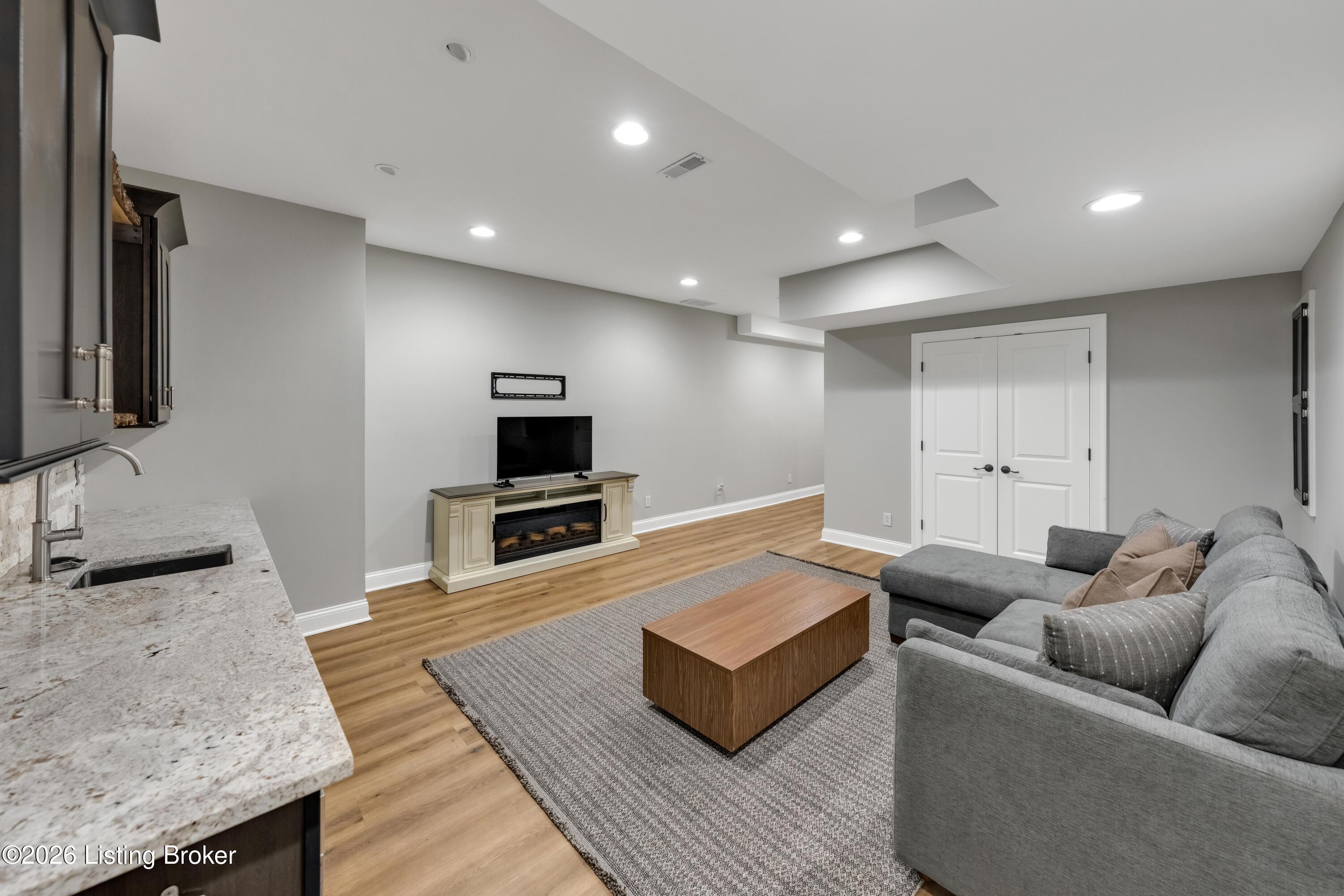 6408 Mistflower Cir
