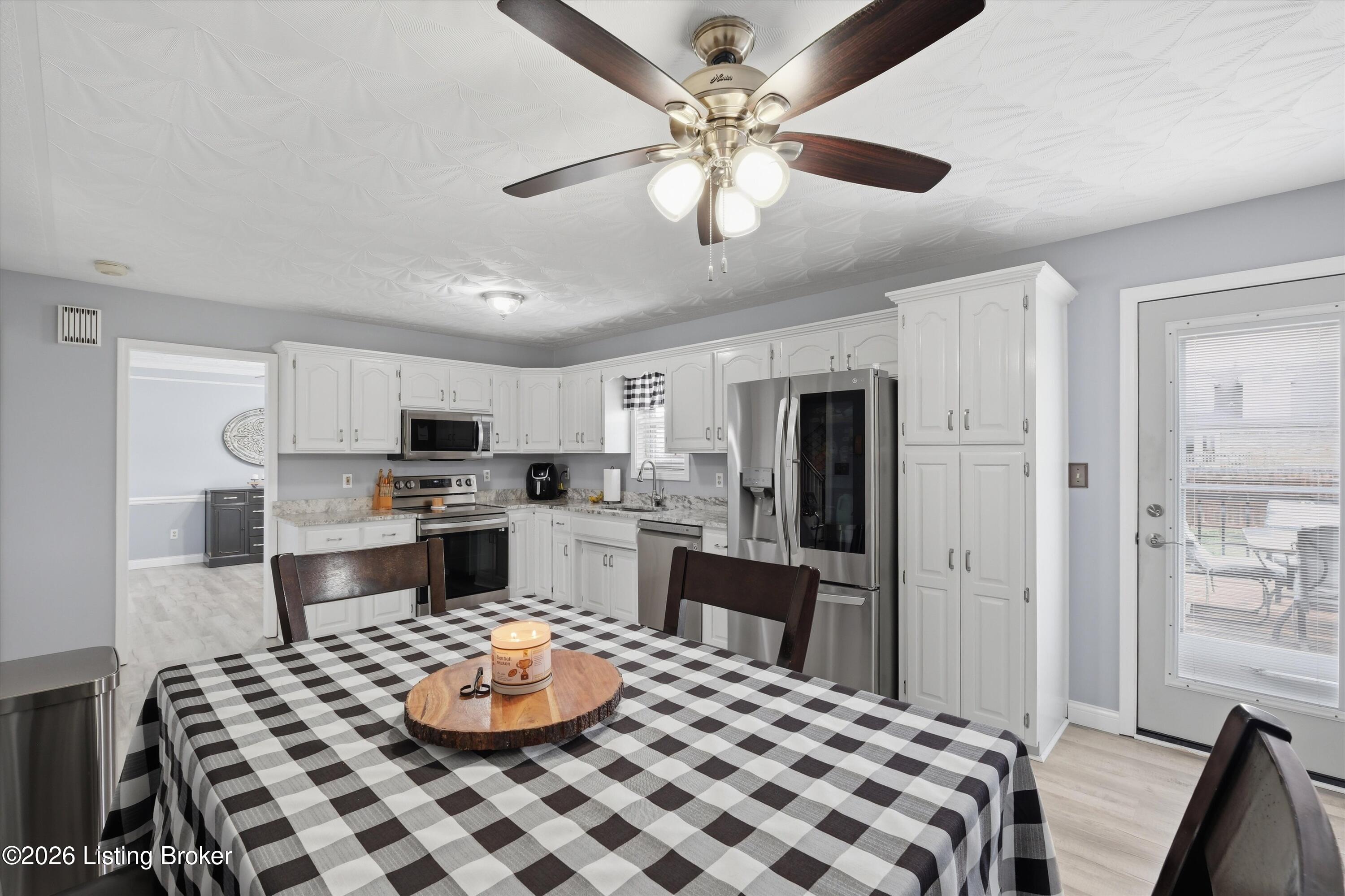 484 Circle Valley Dr