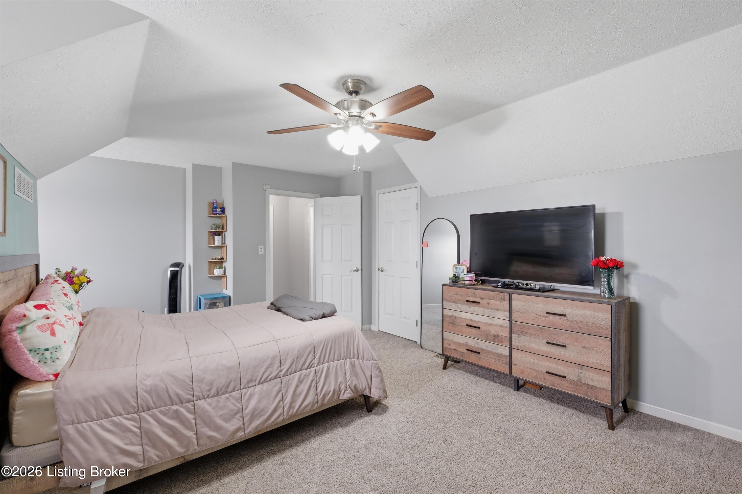 484 Circle Valley Dr
