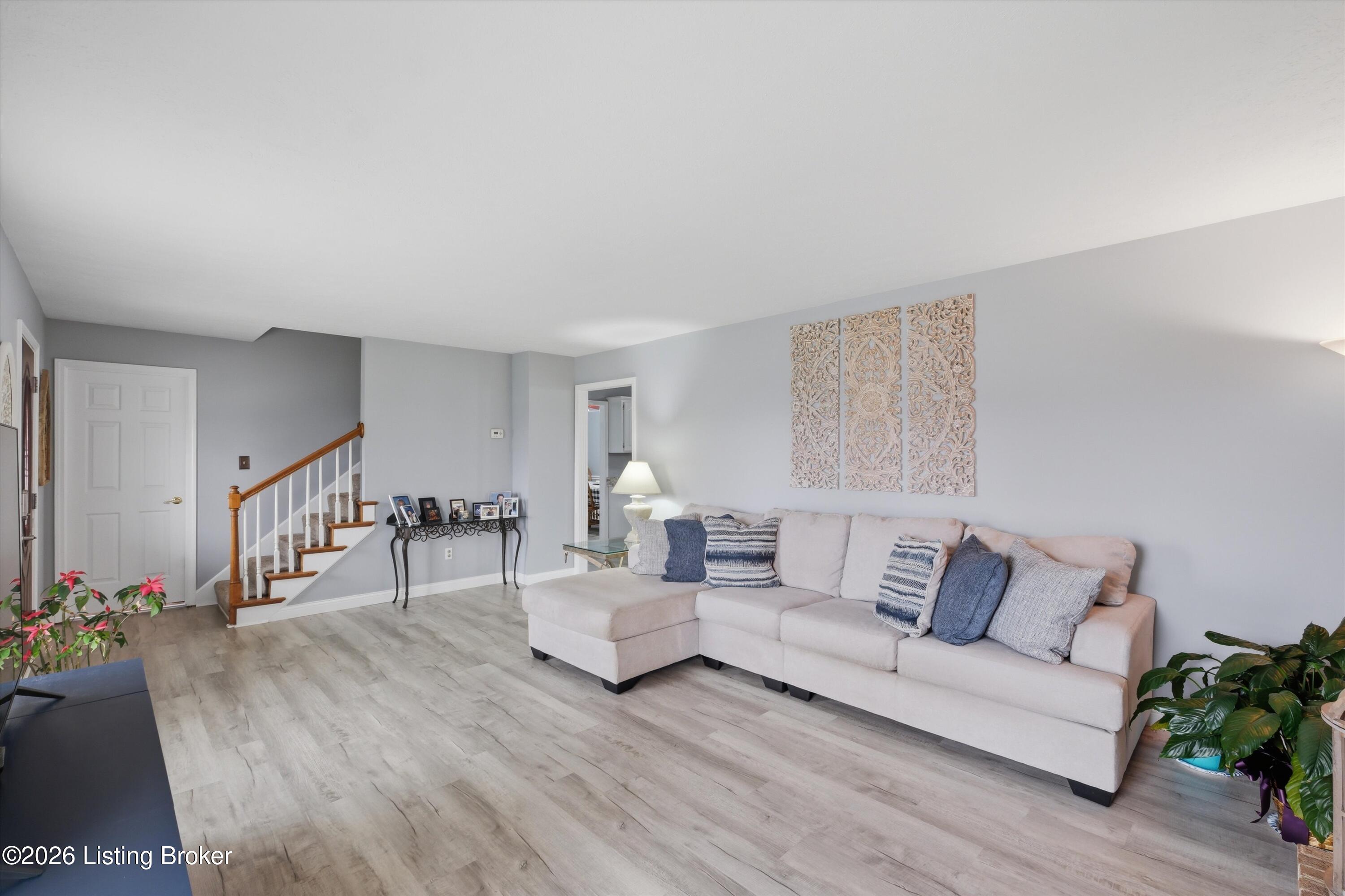 484 Circle Valley Dr