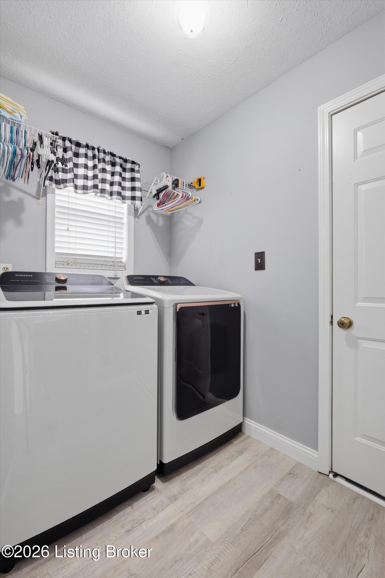 484 Circle Valley Dr