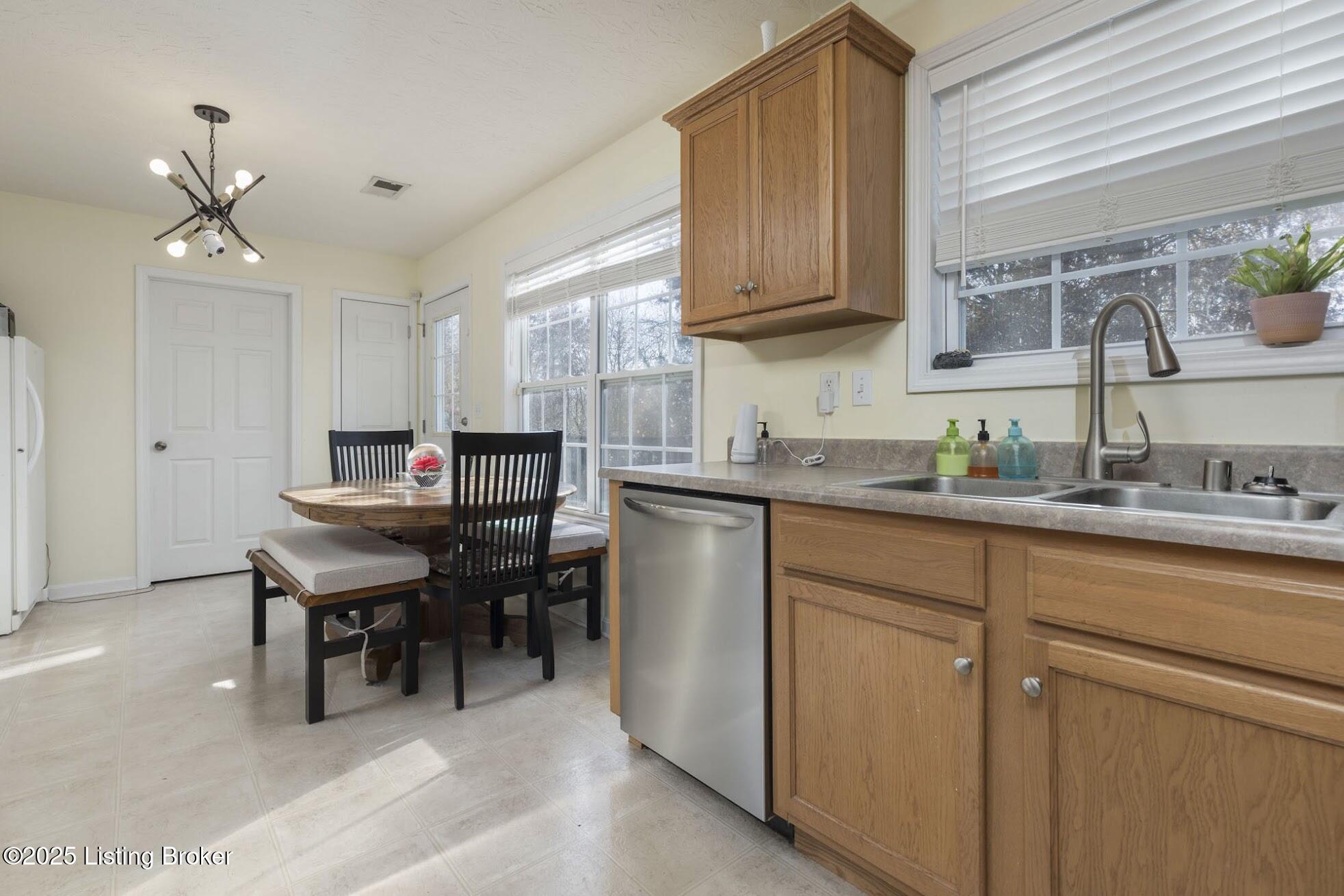 834 Tecumseh Dr