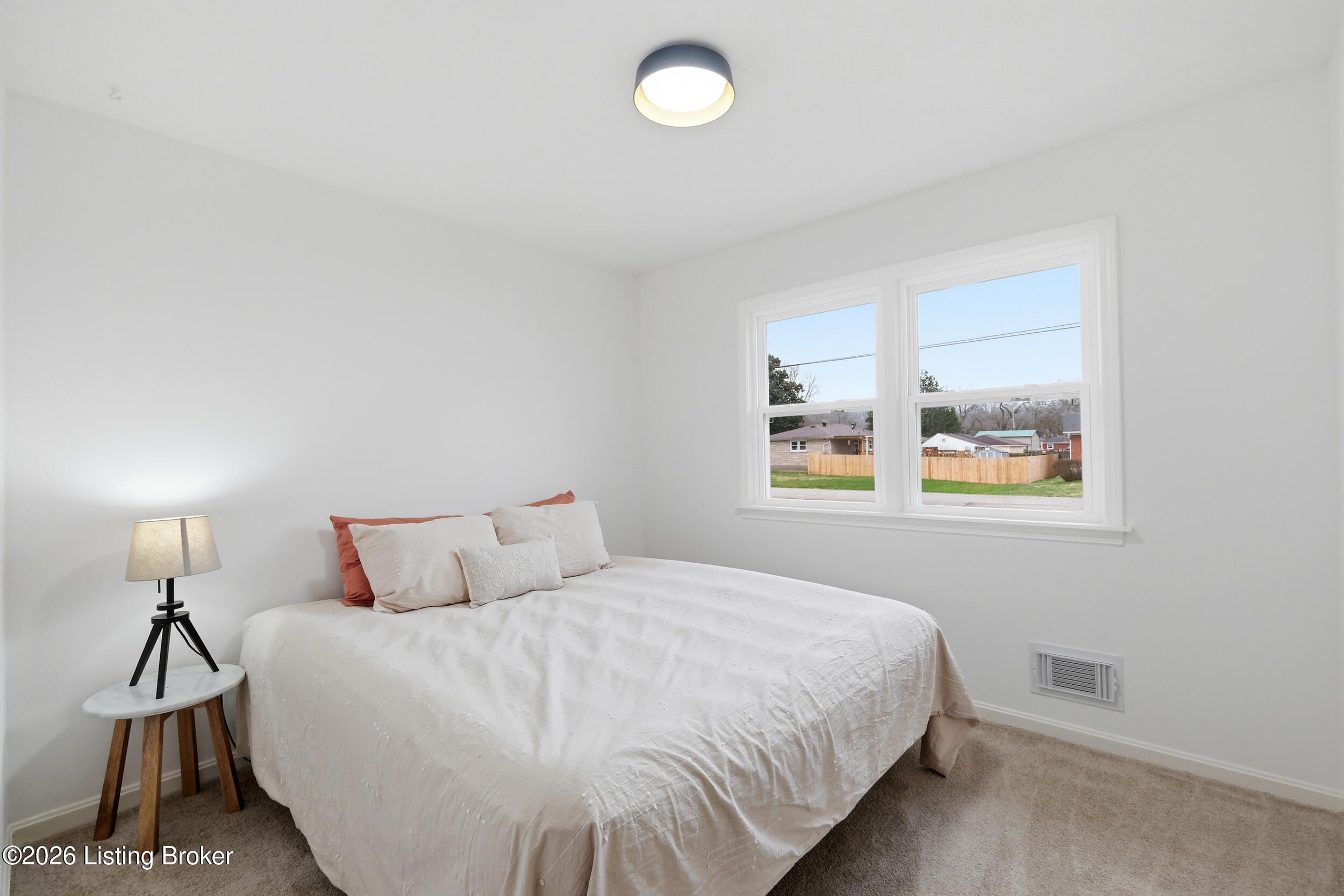 5009 Paramount Dr