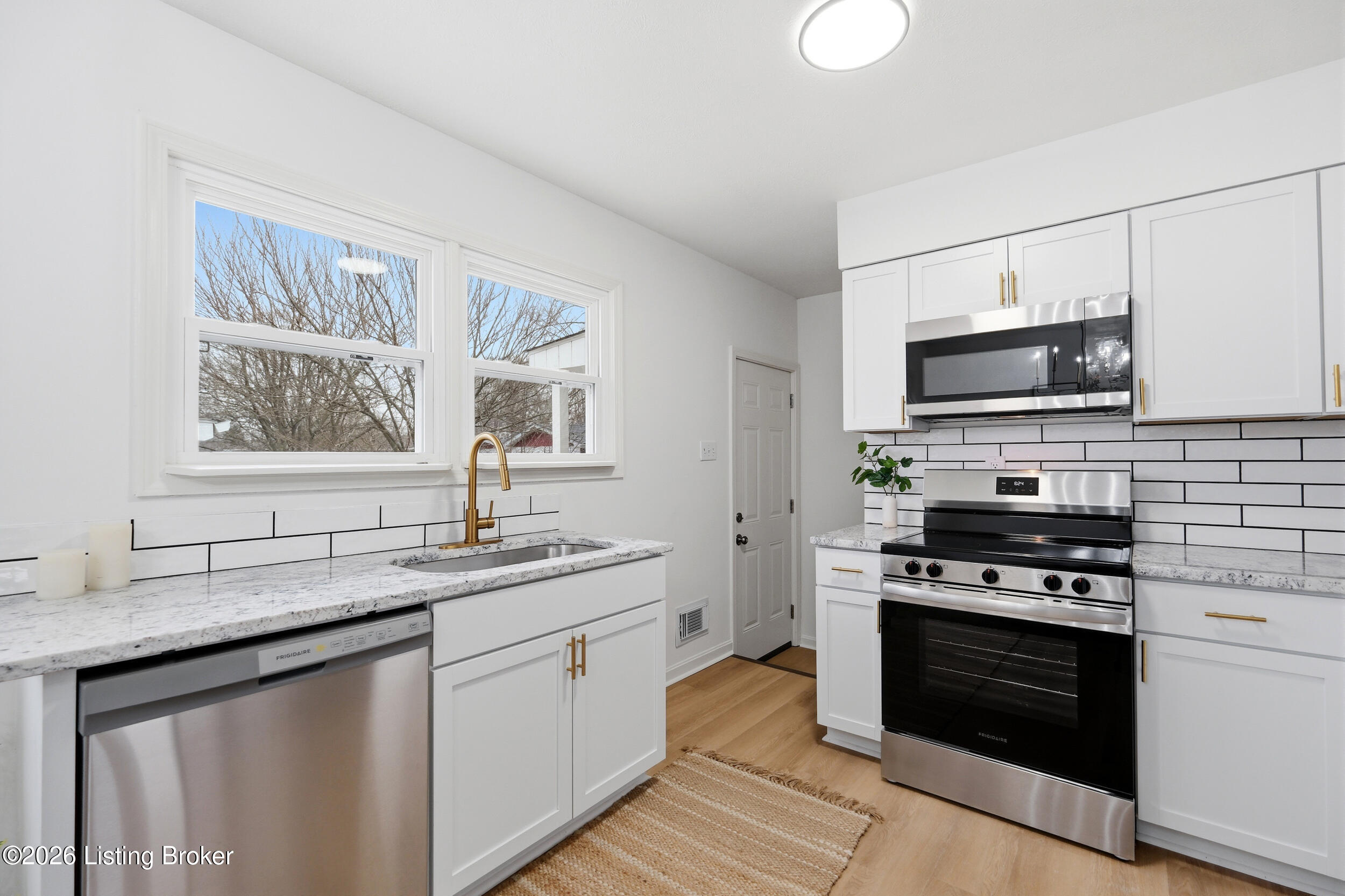 5009 Paramount Dr
