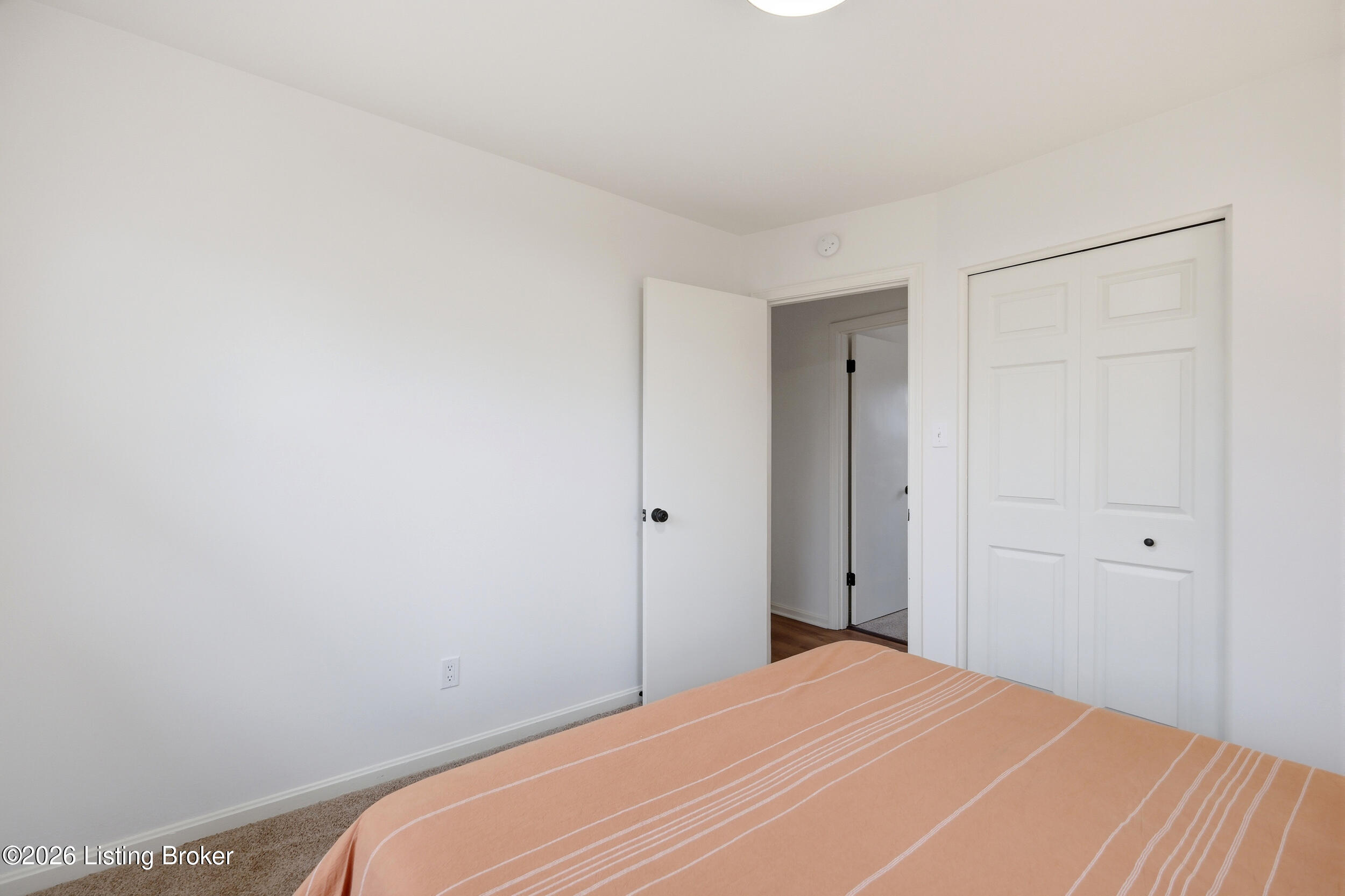 5009 Paramount Dr