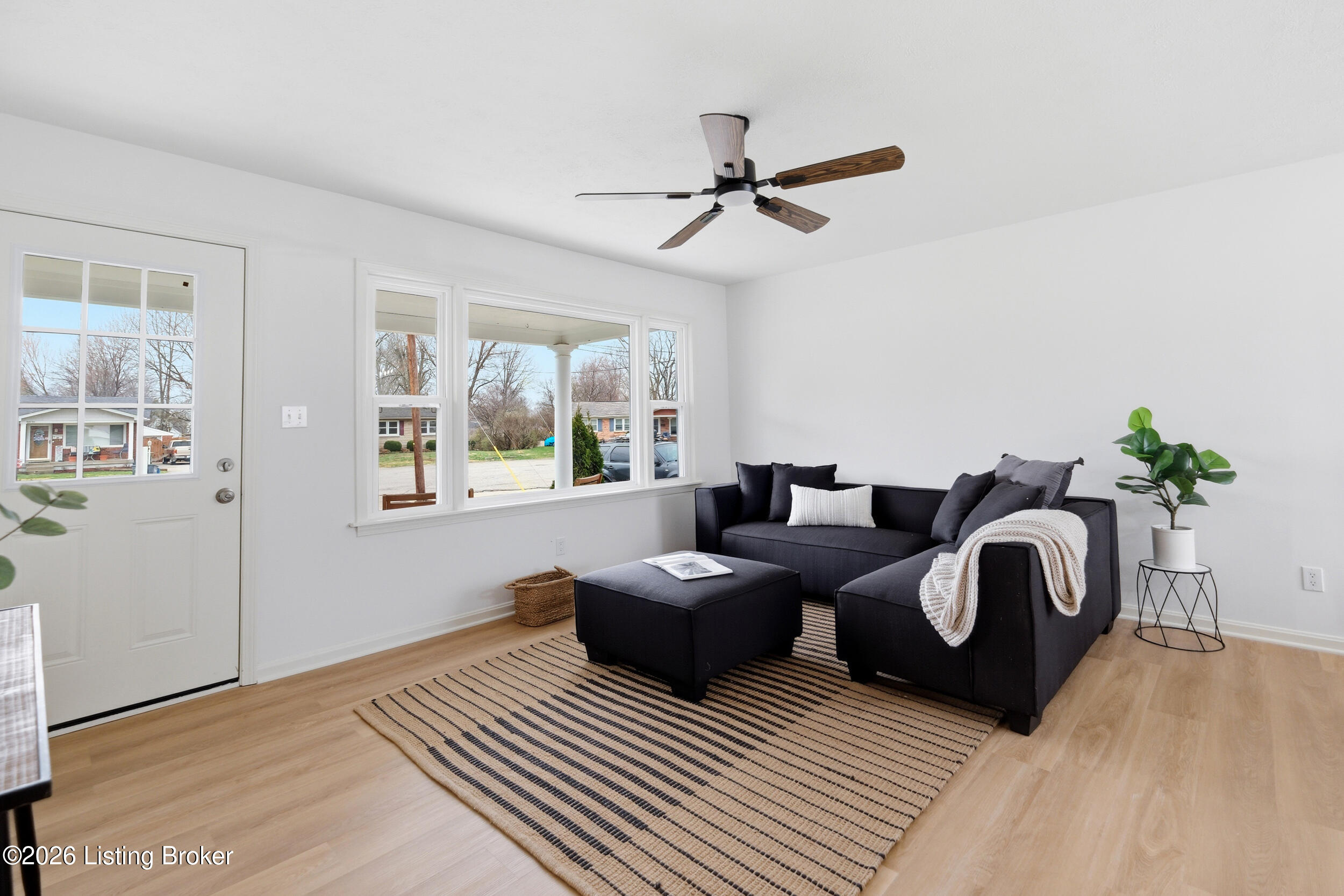 5009 Paramount Dr