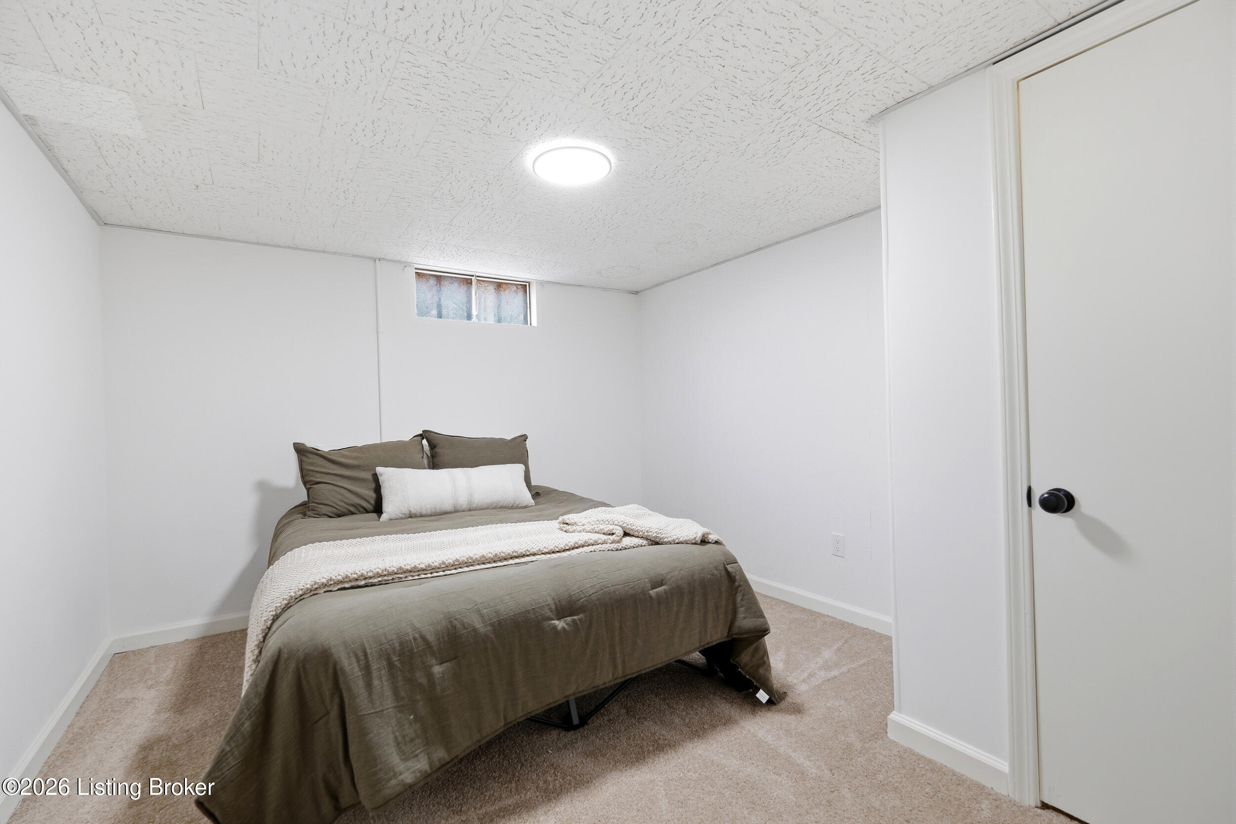 5009 Paramount Dr