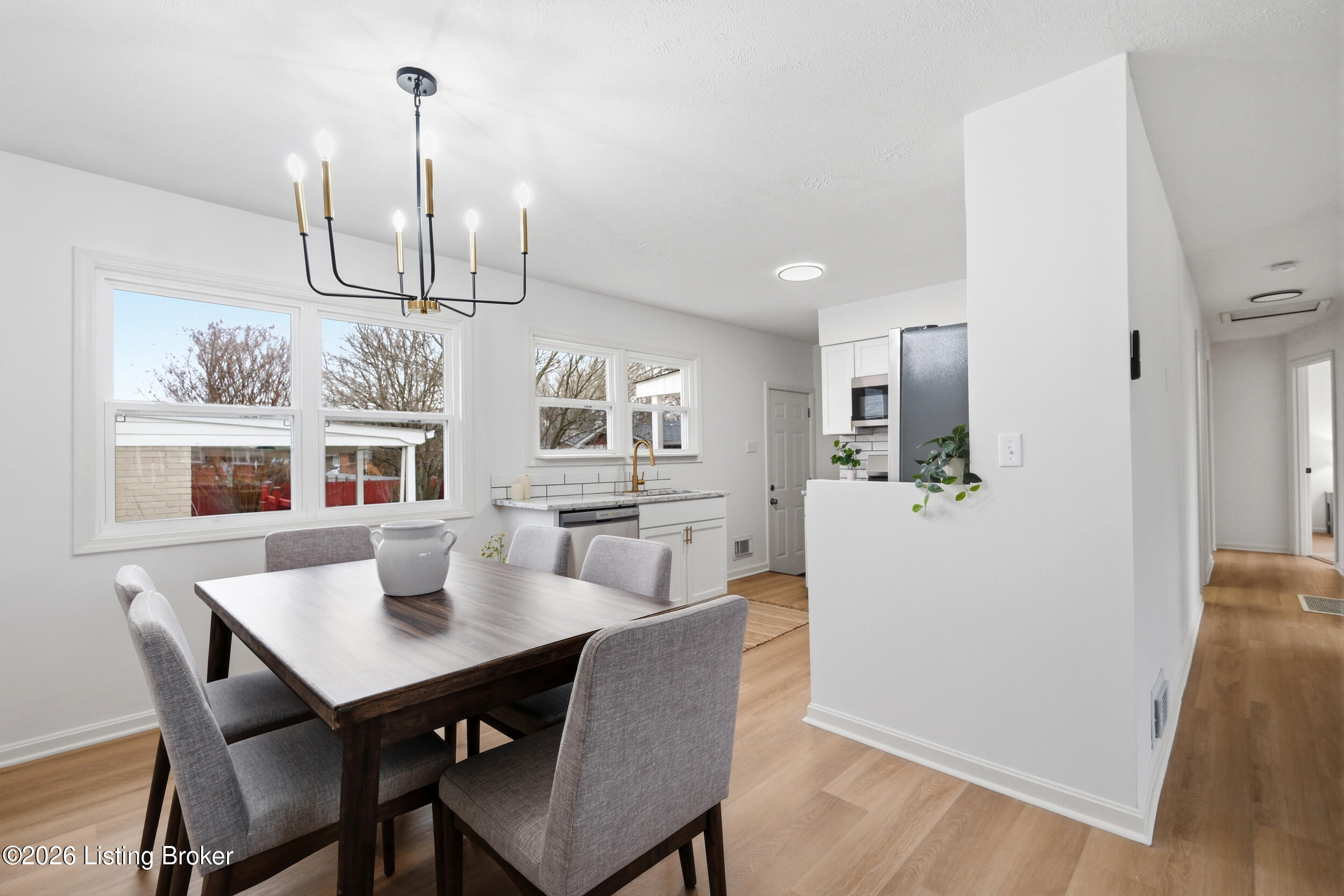 5009 Paramount Dr