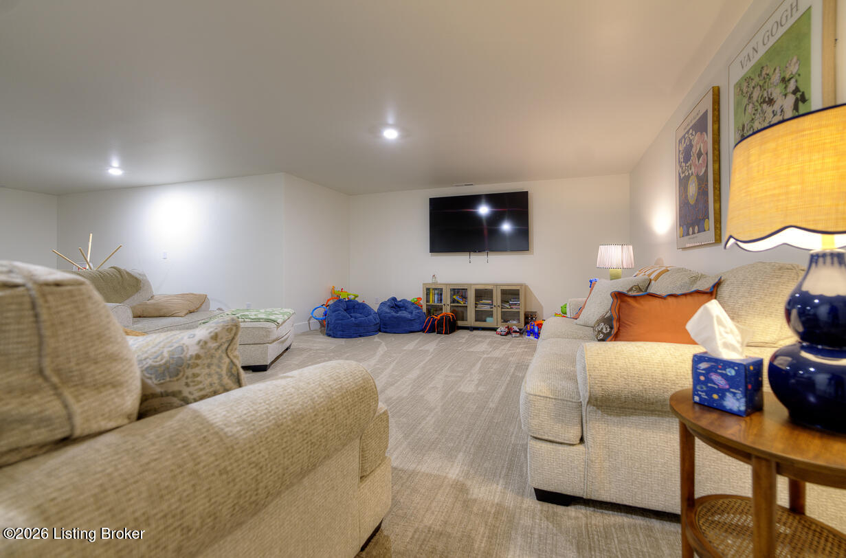 3103 Twin Creek Dr
