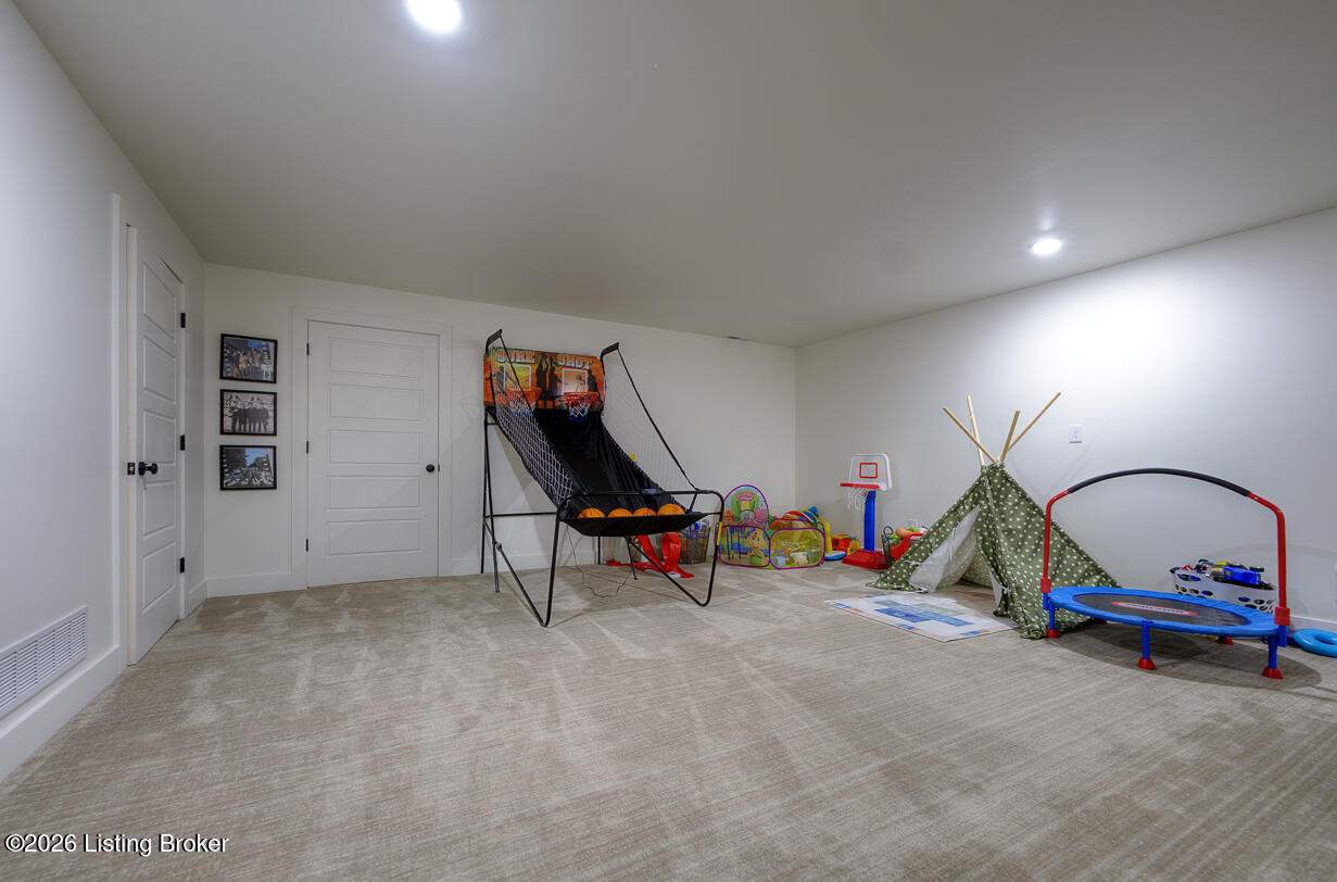 3103 Twin Creek Dr