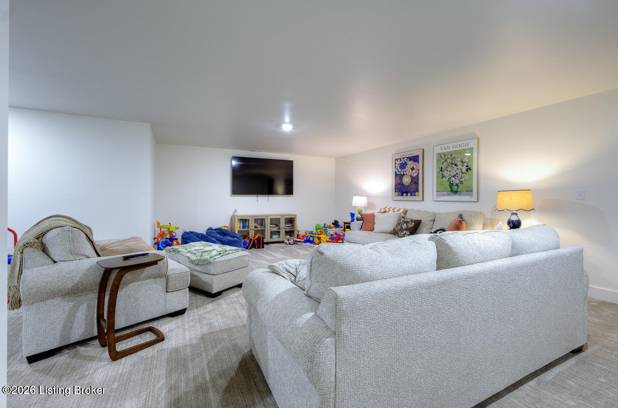 3103 Twin Creek Dr