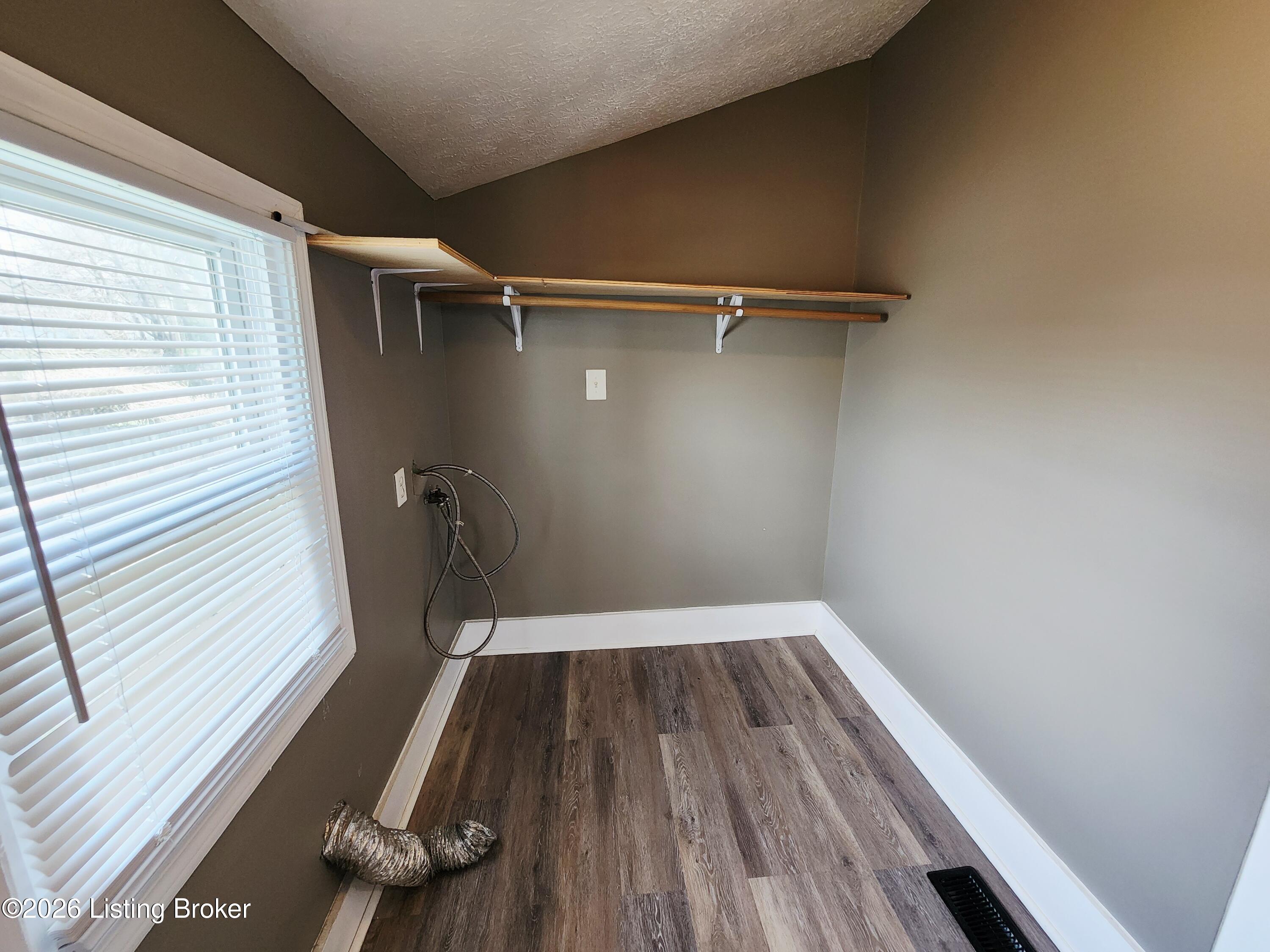 337 W Kenwood Way