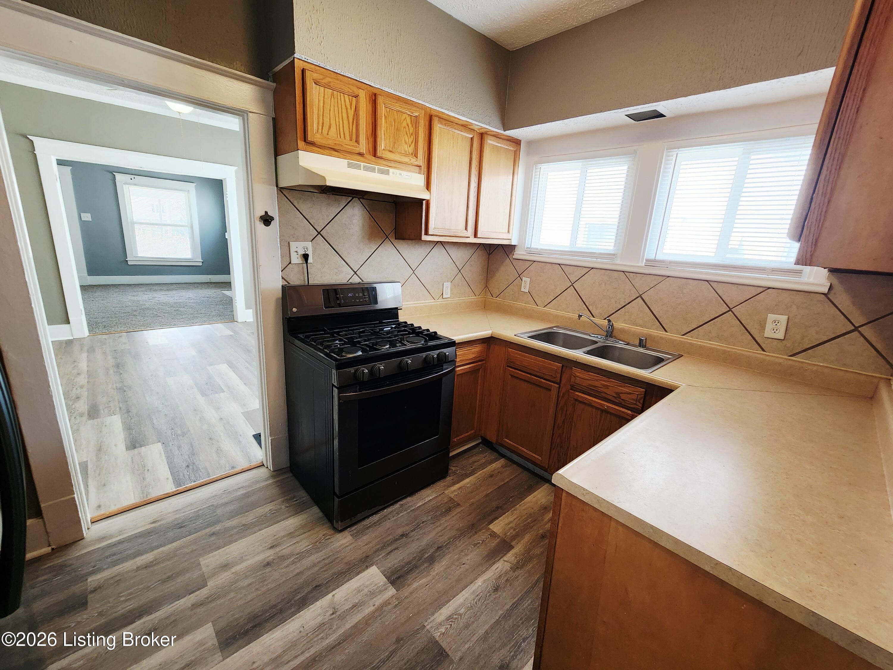 337 W Kenwood Way