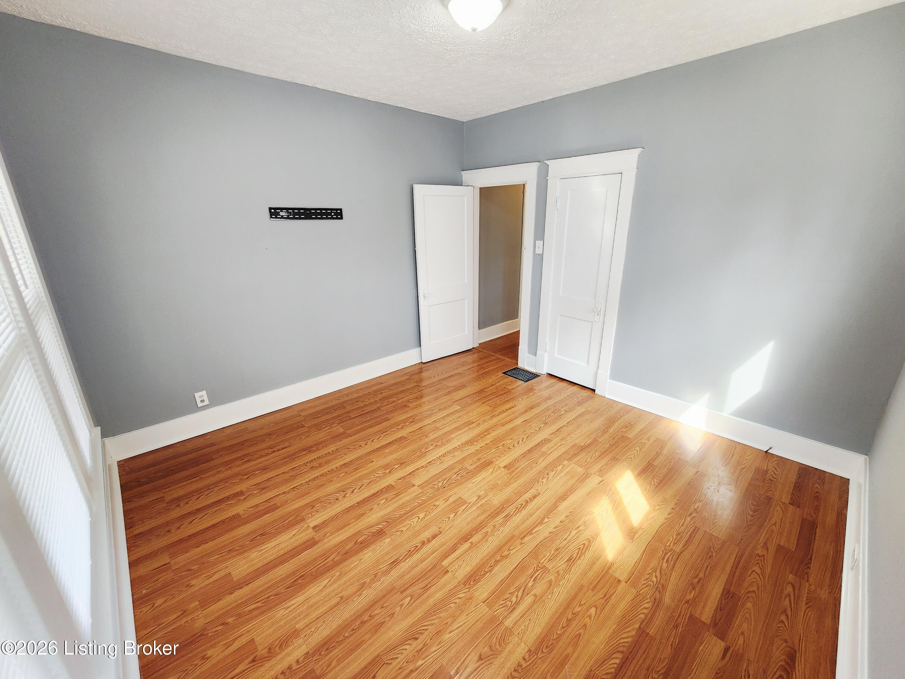 337 W Kenwood Way