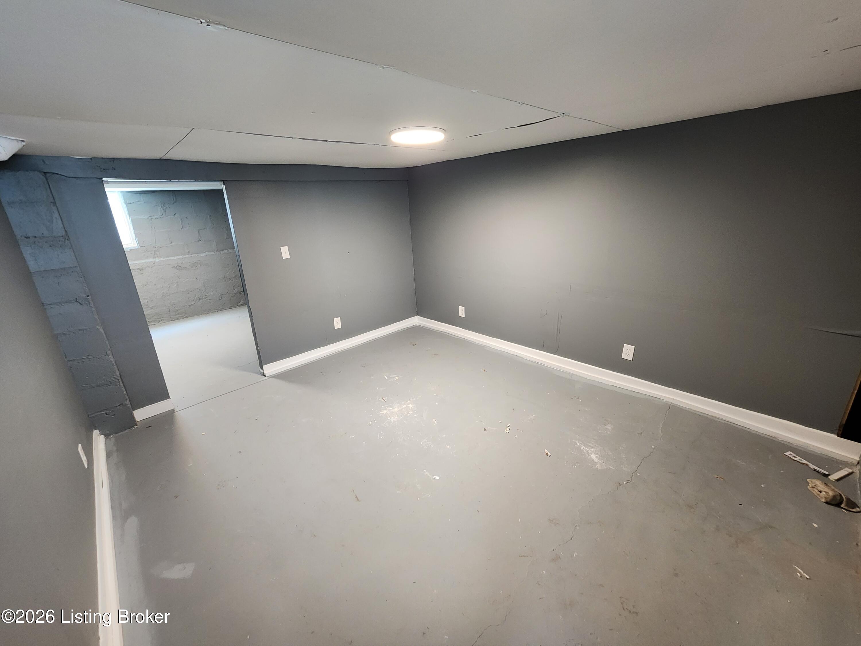 337 W Kenwood Way