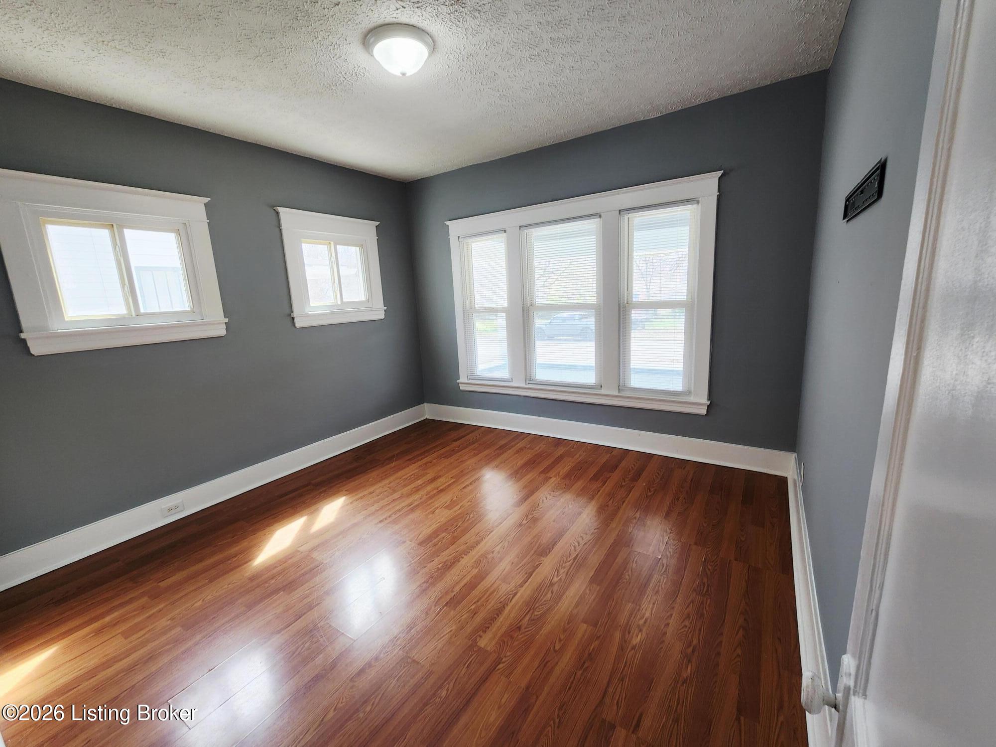 337 W Kenwood Way