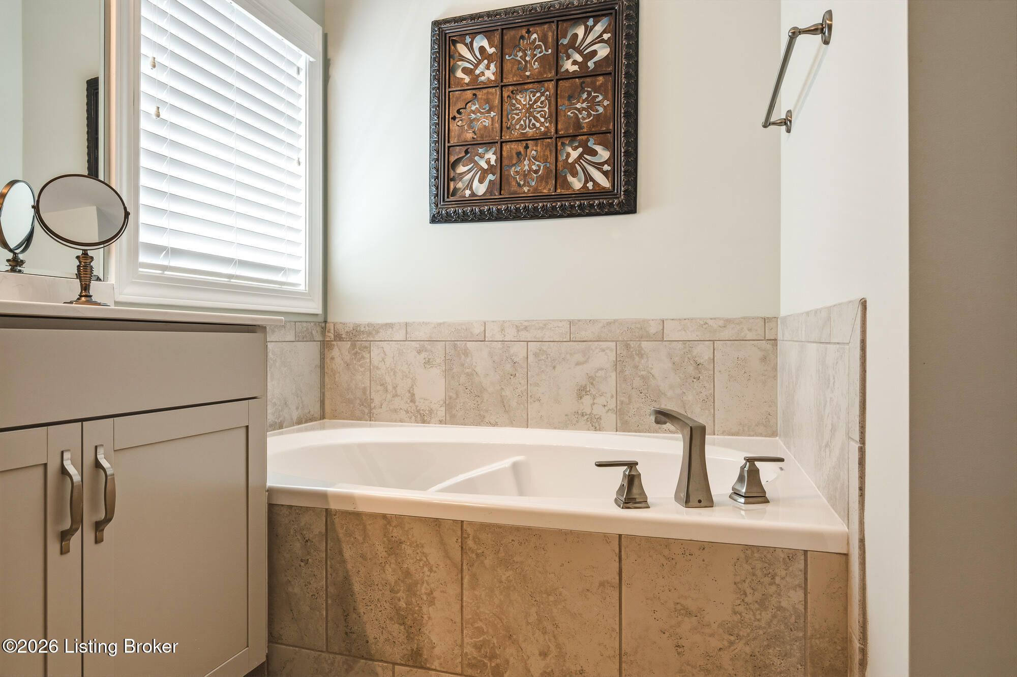 2421 Middle Creek Ct
