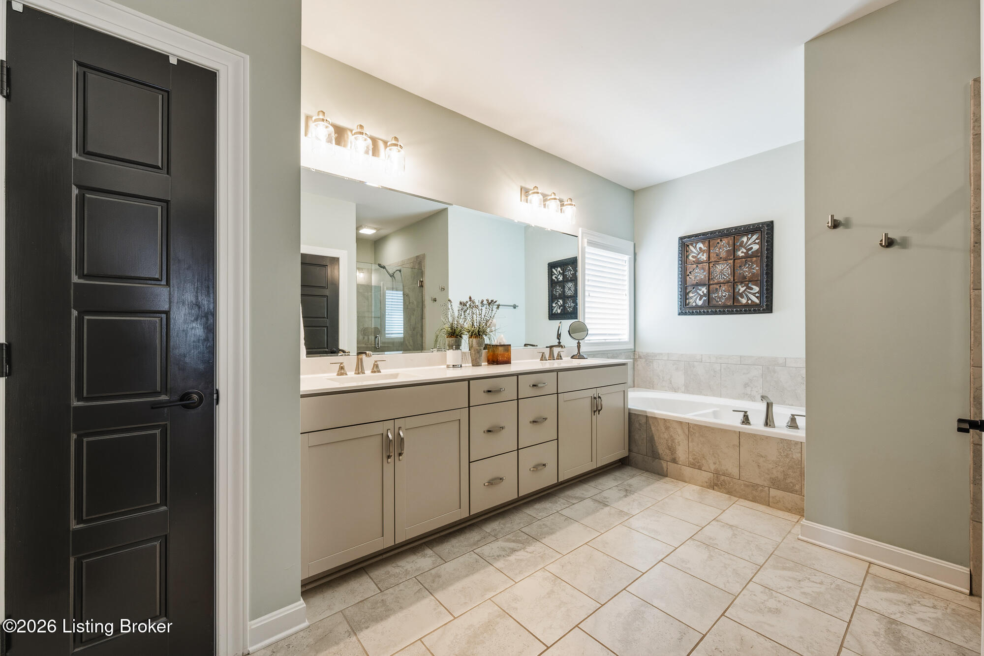 2421 Middle Creek Ct