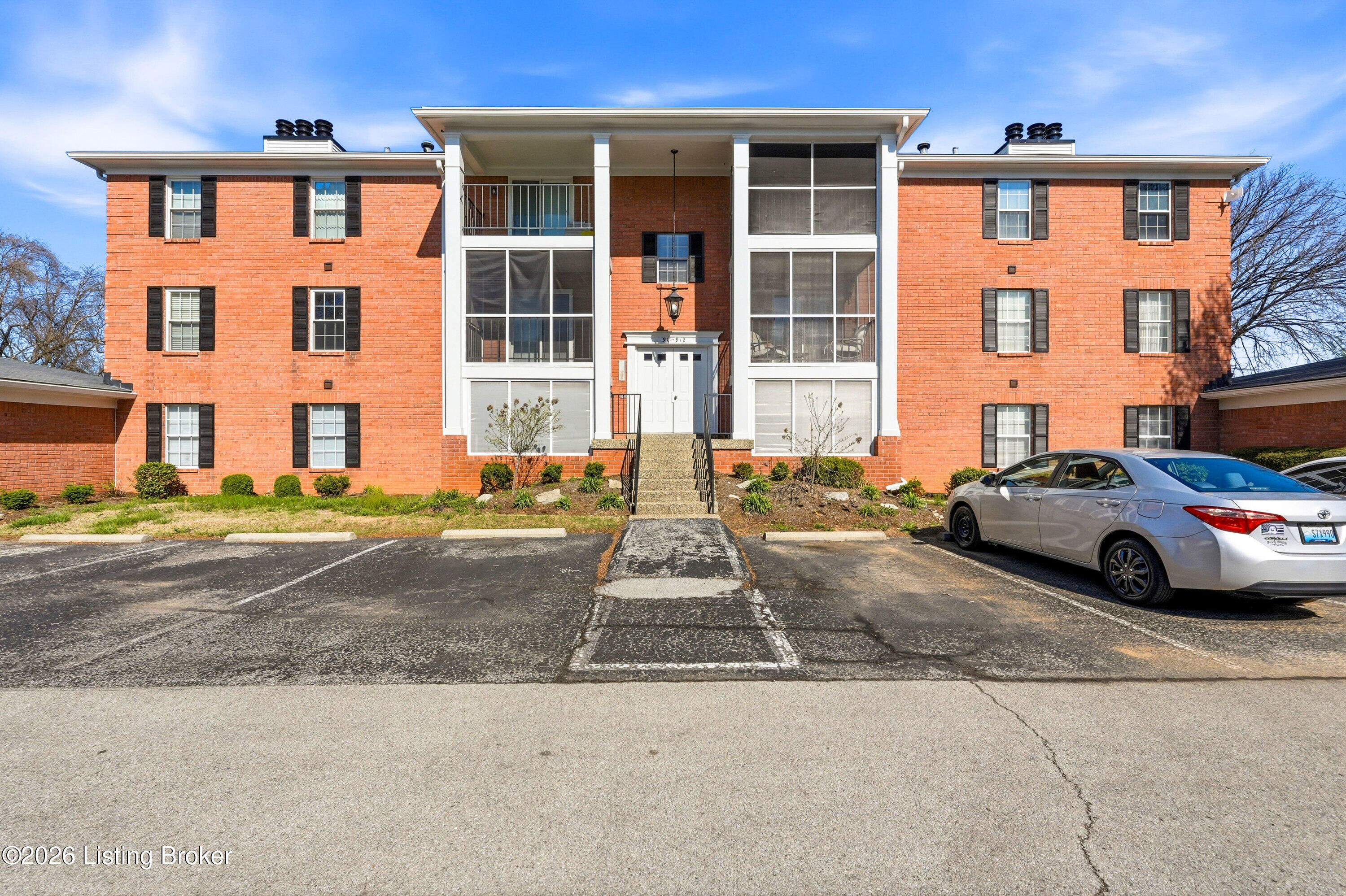 906 Donard Park Ave