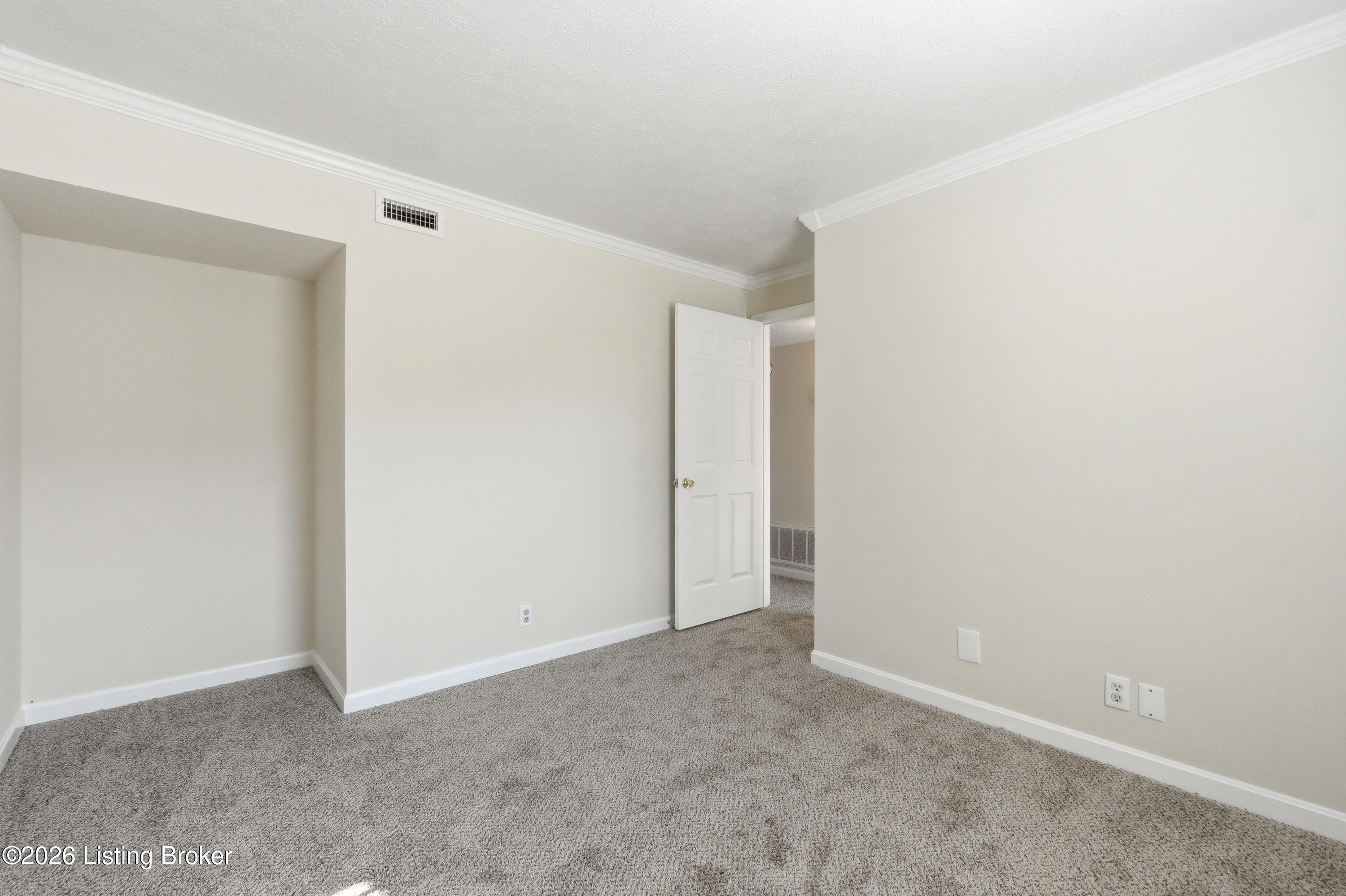 906 Donard Park Ave