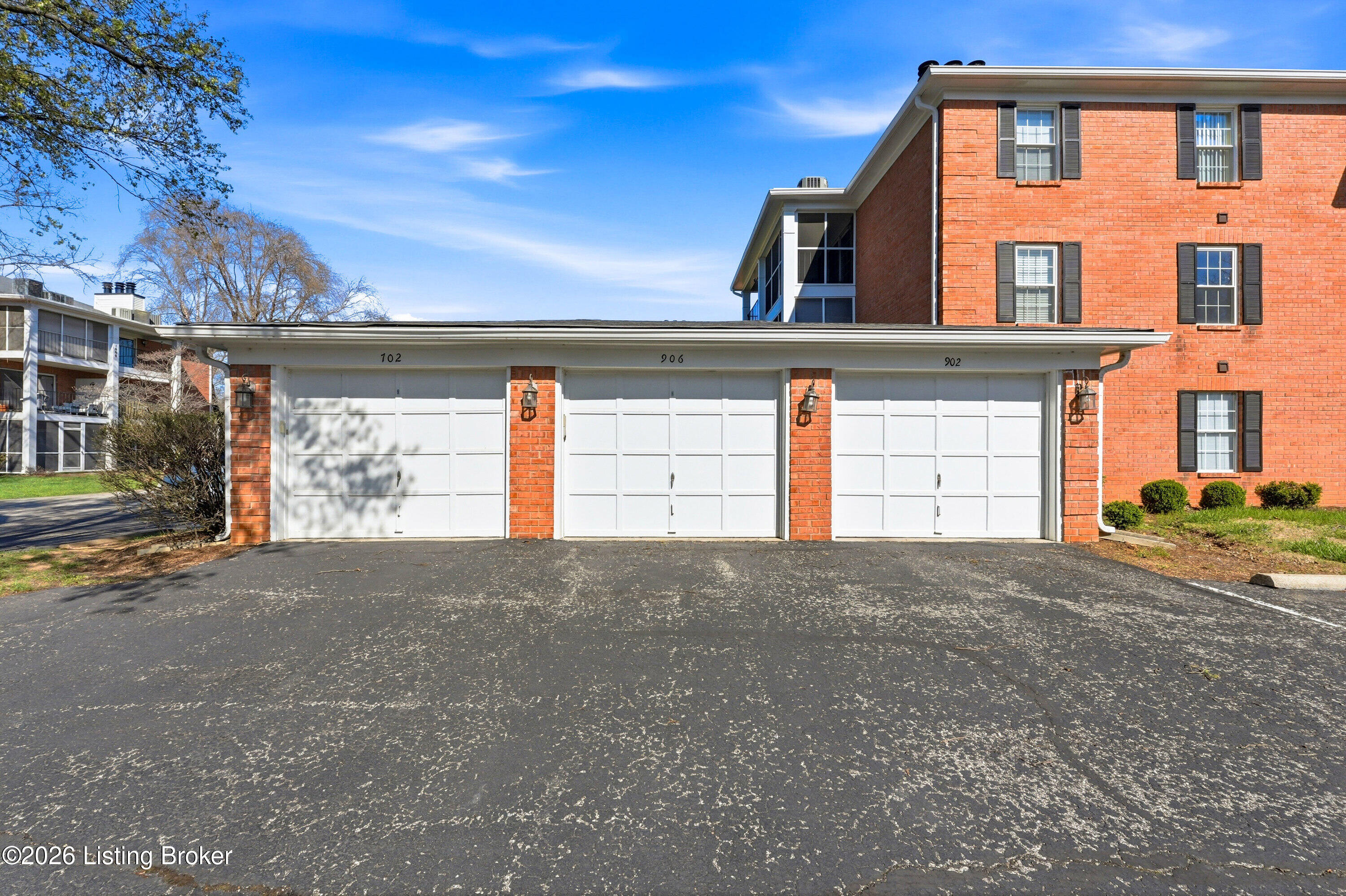 906 Donard Park Ave