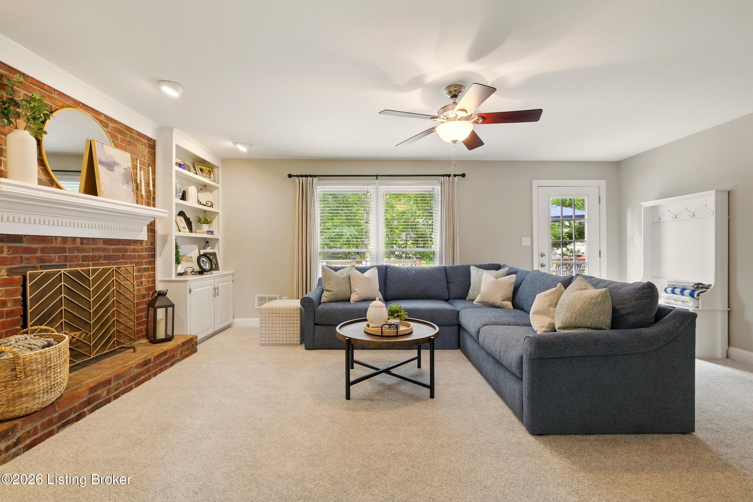 811 Foxfire Dr