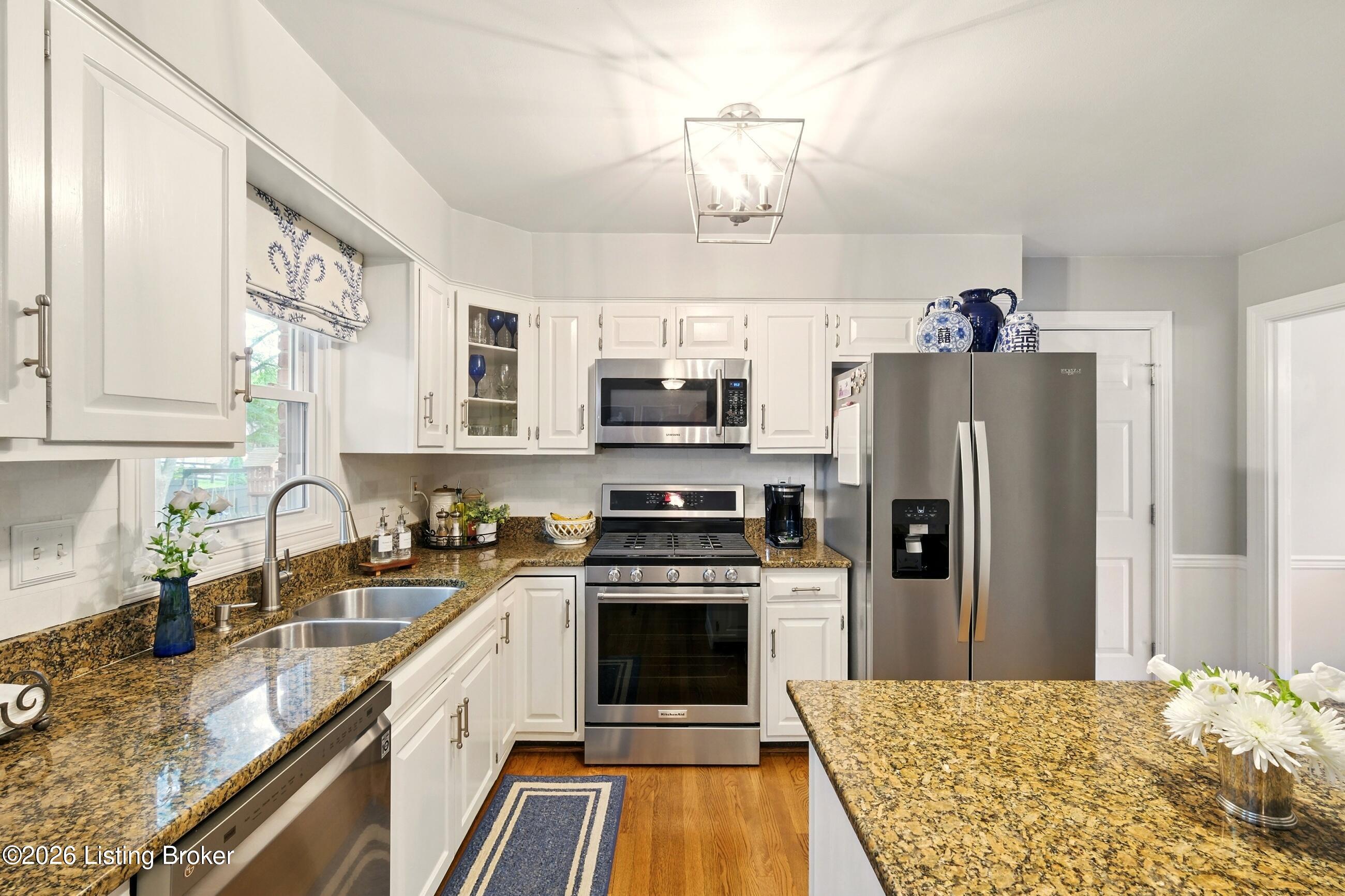 811 Foxfire Dr