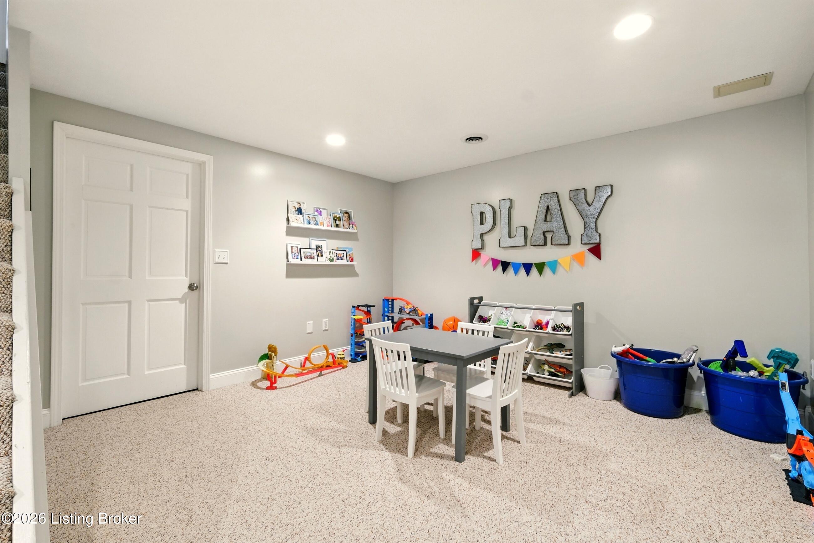 811 Foxfire Dr