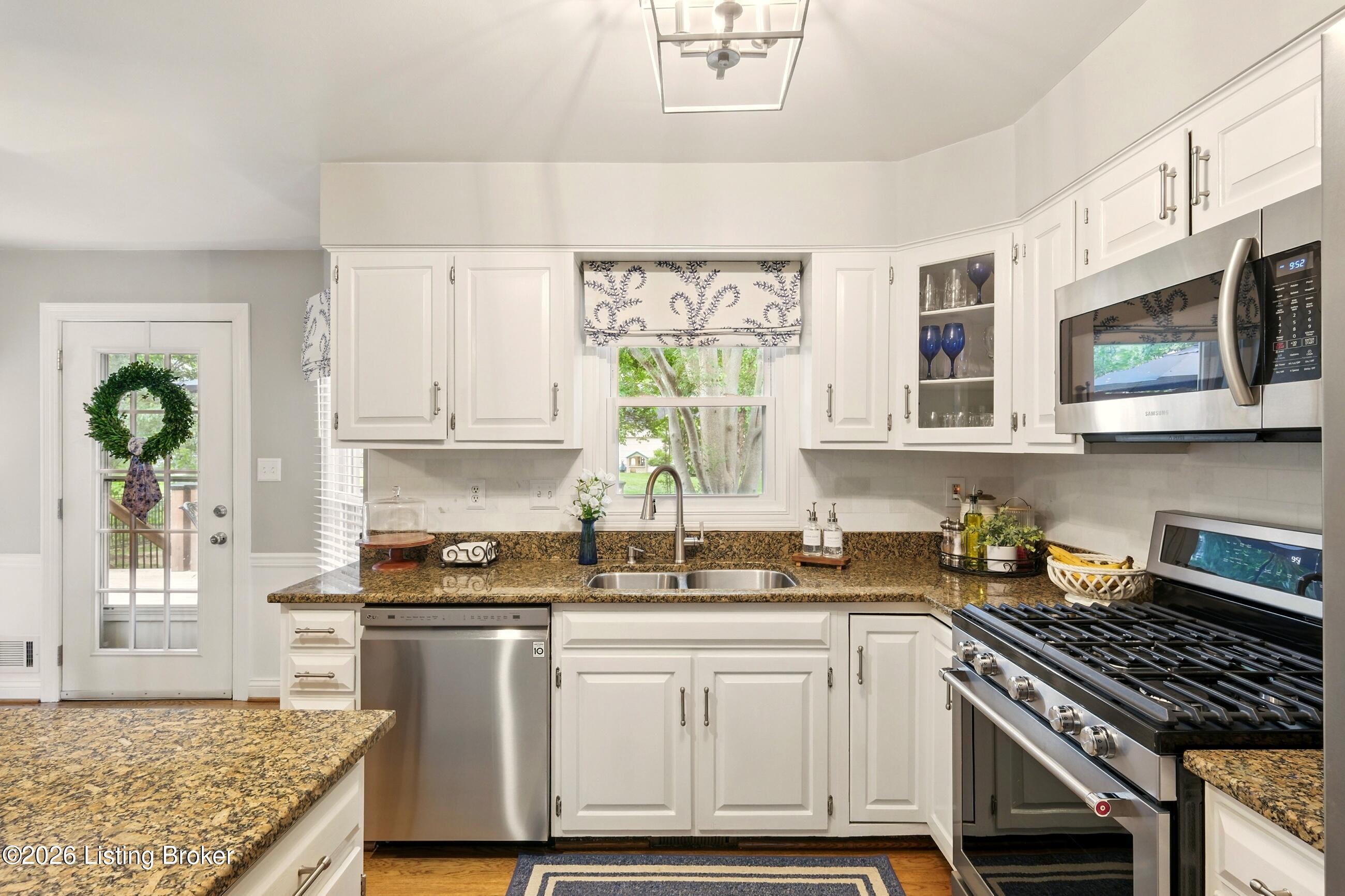 811 Foxfire Dr