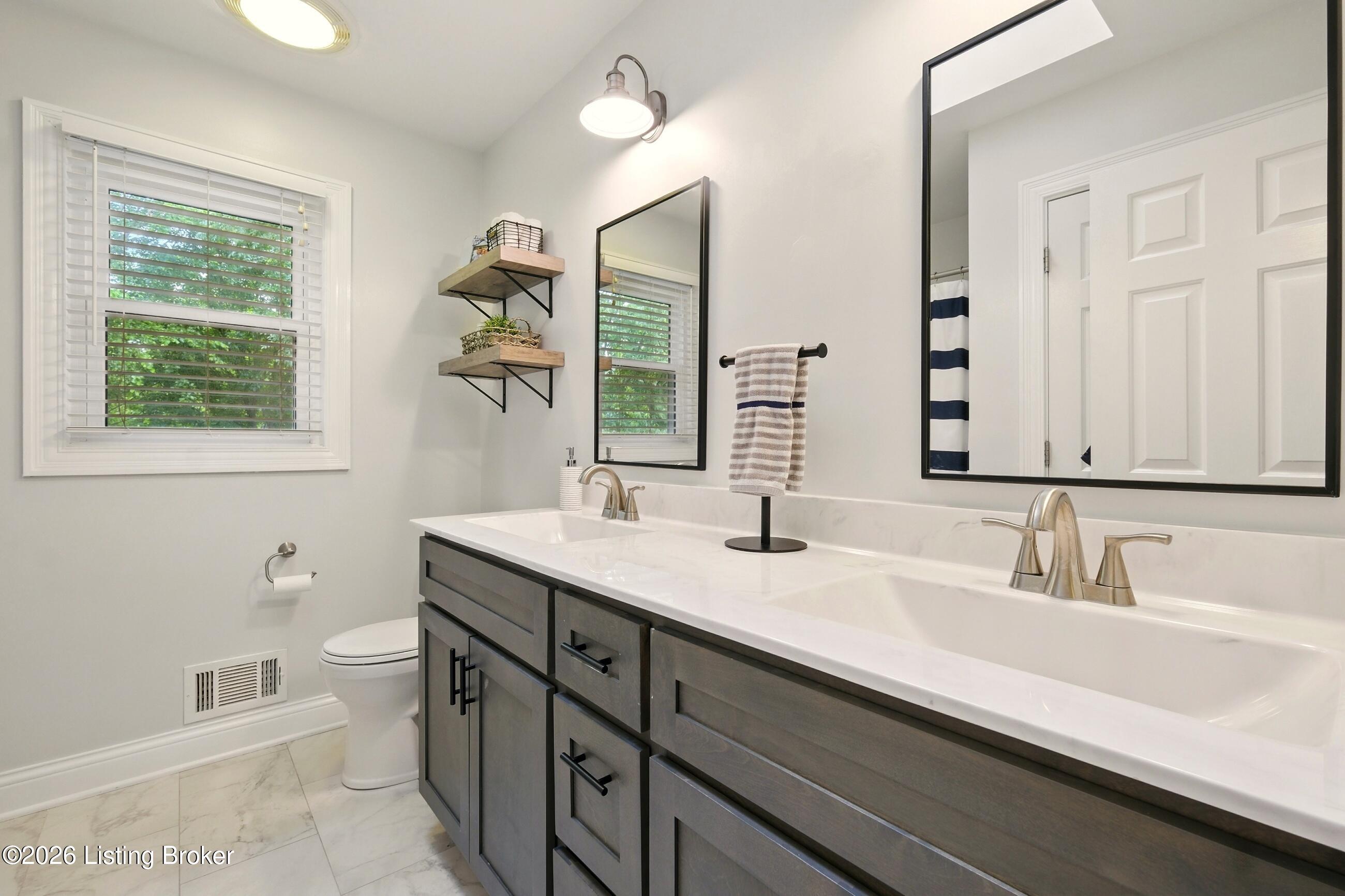 811 Foxfire Dr
