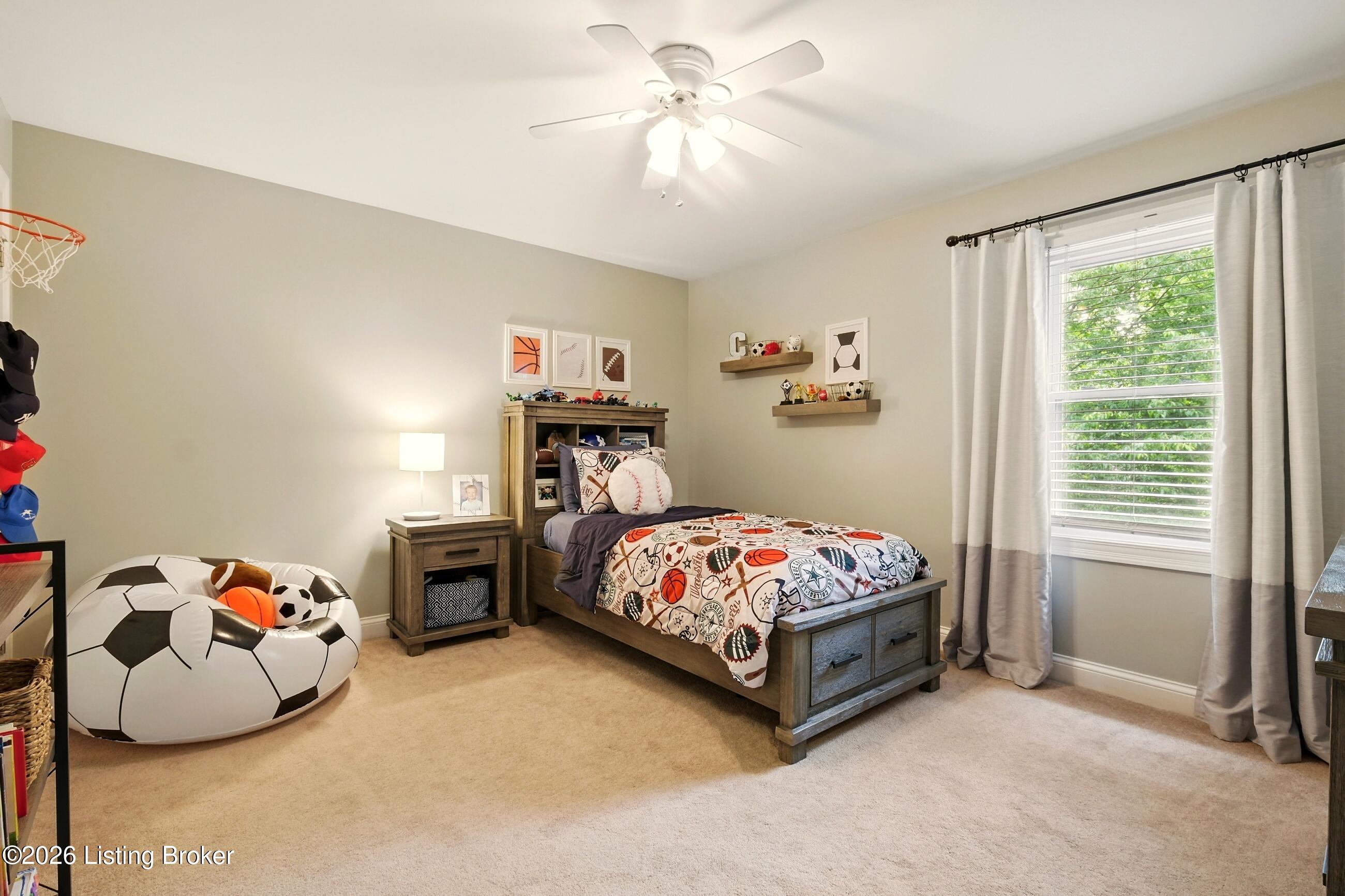 811 Foxfire Dr