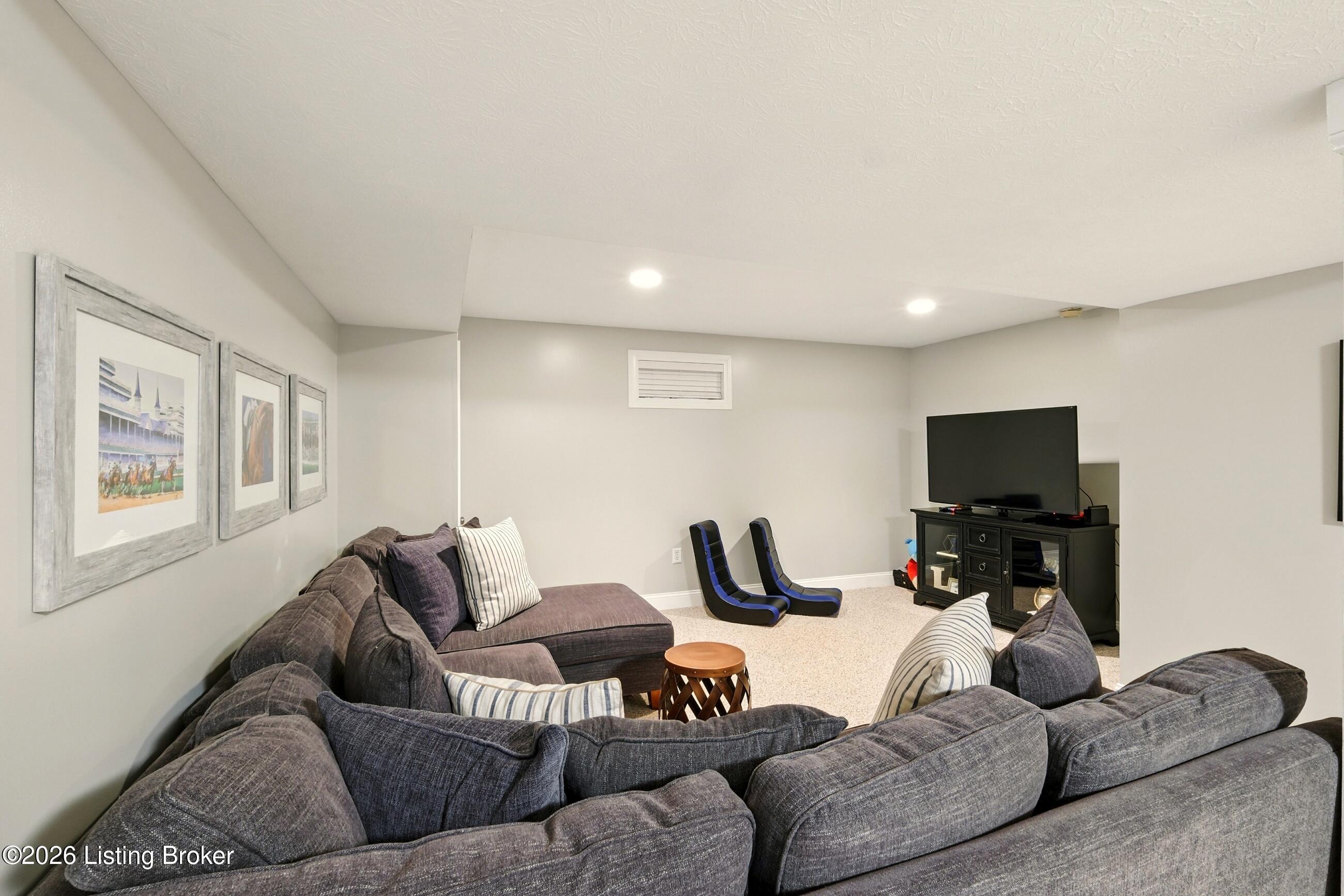 811 Foxfire Dr