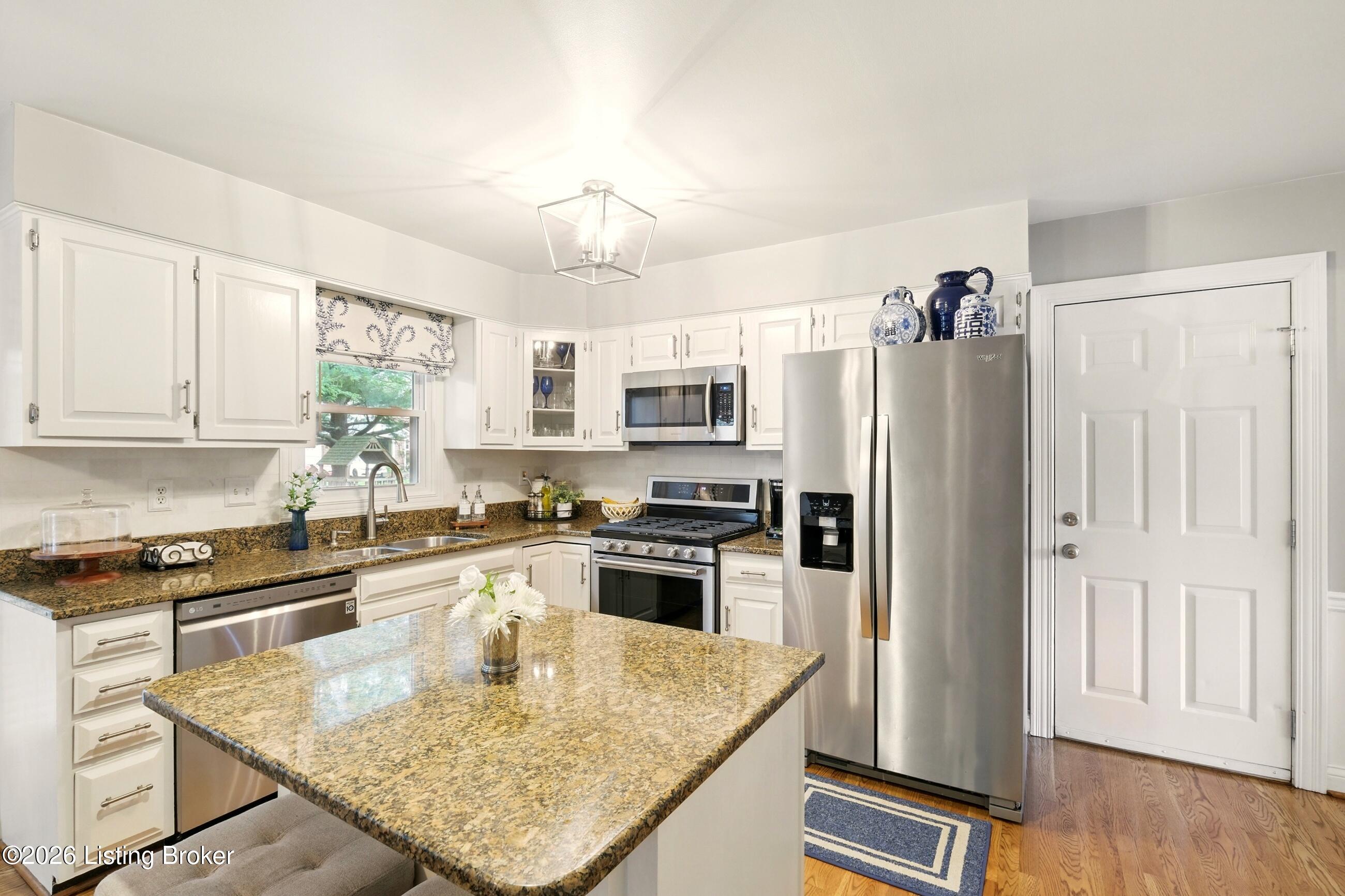 811 Foxfire Dr