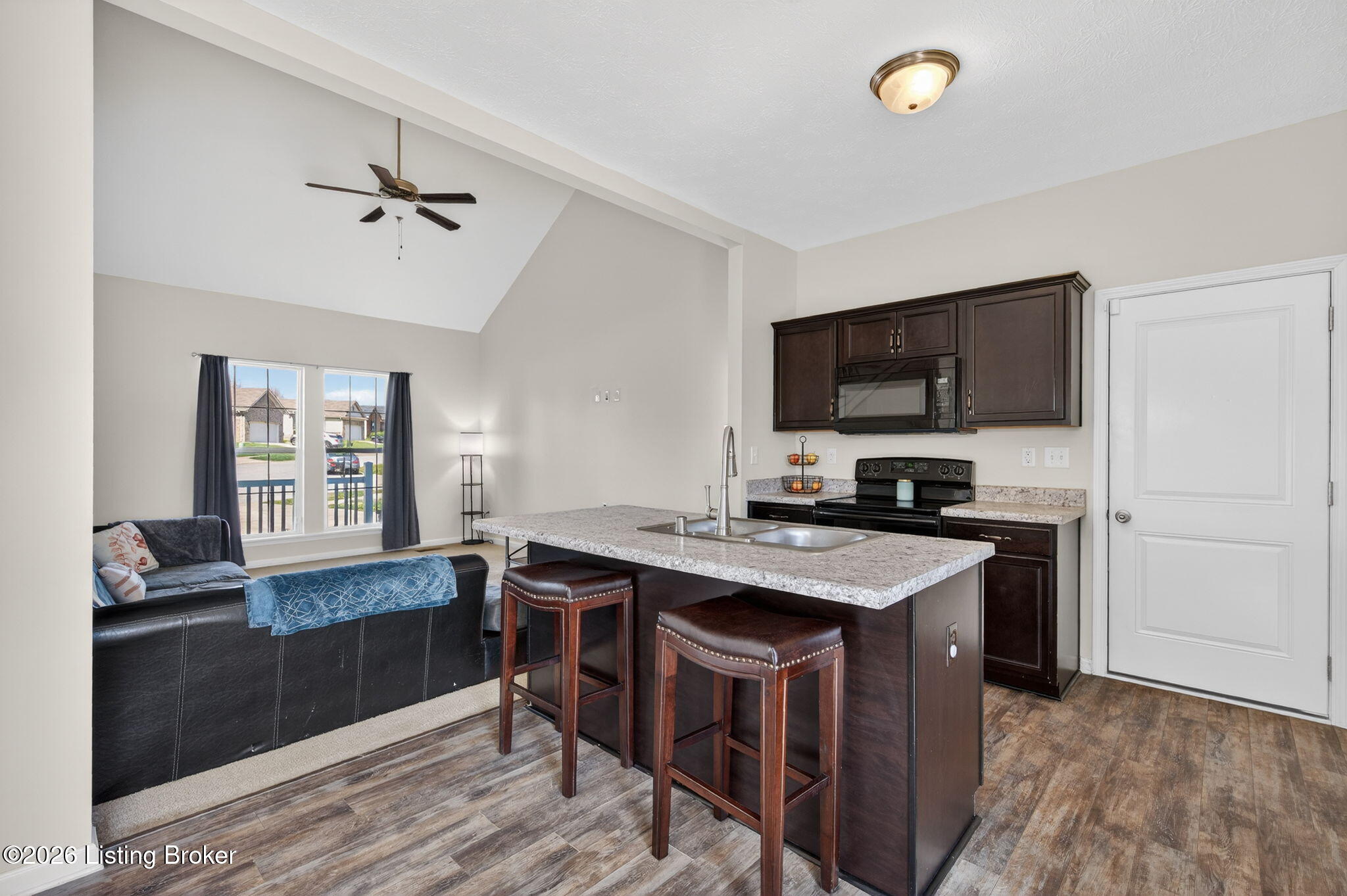 137 Spring Leaf Ct