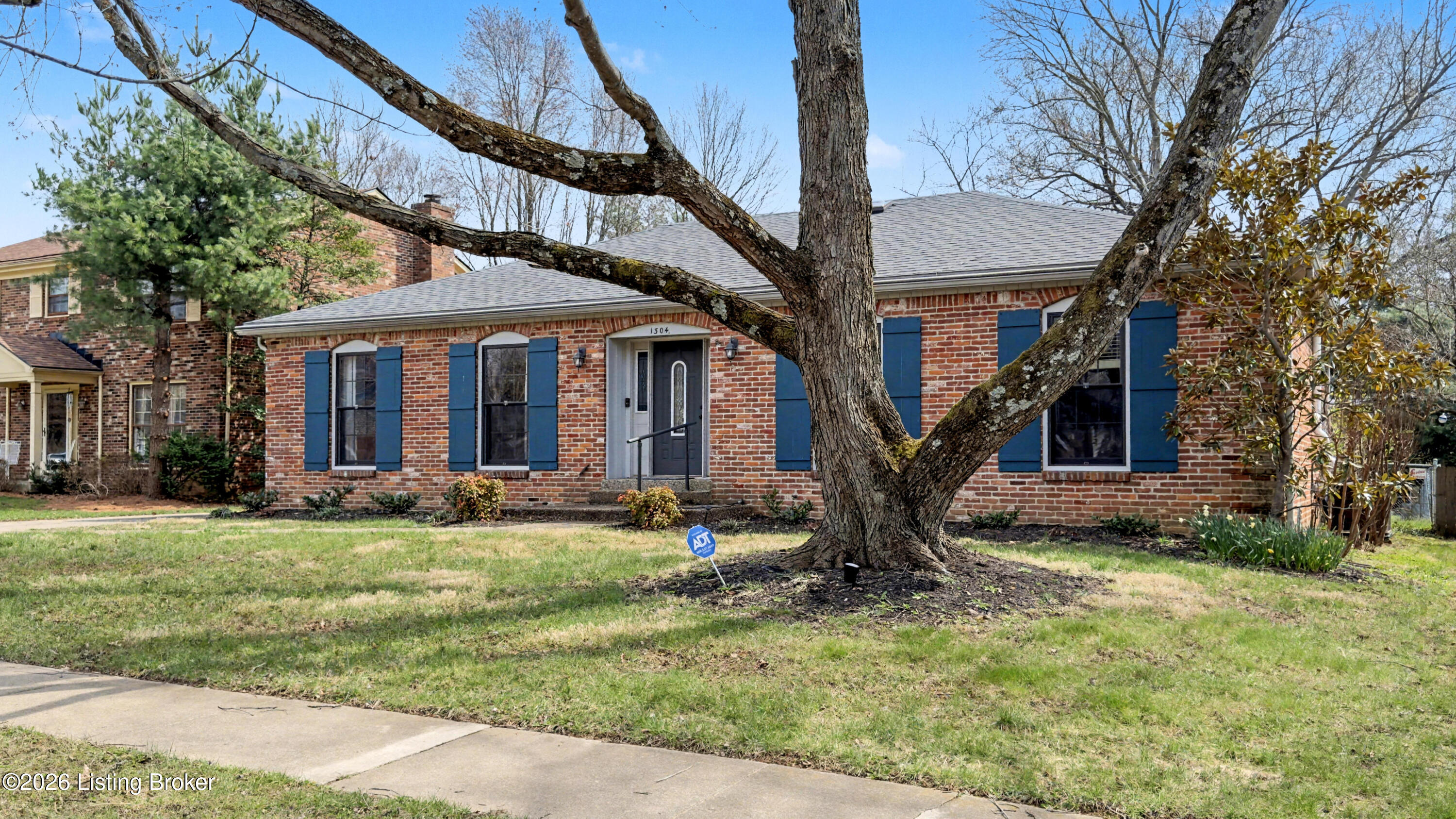1304 Holsworth Ln
