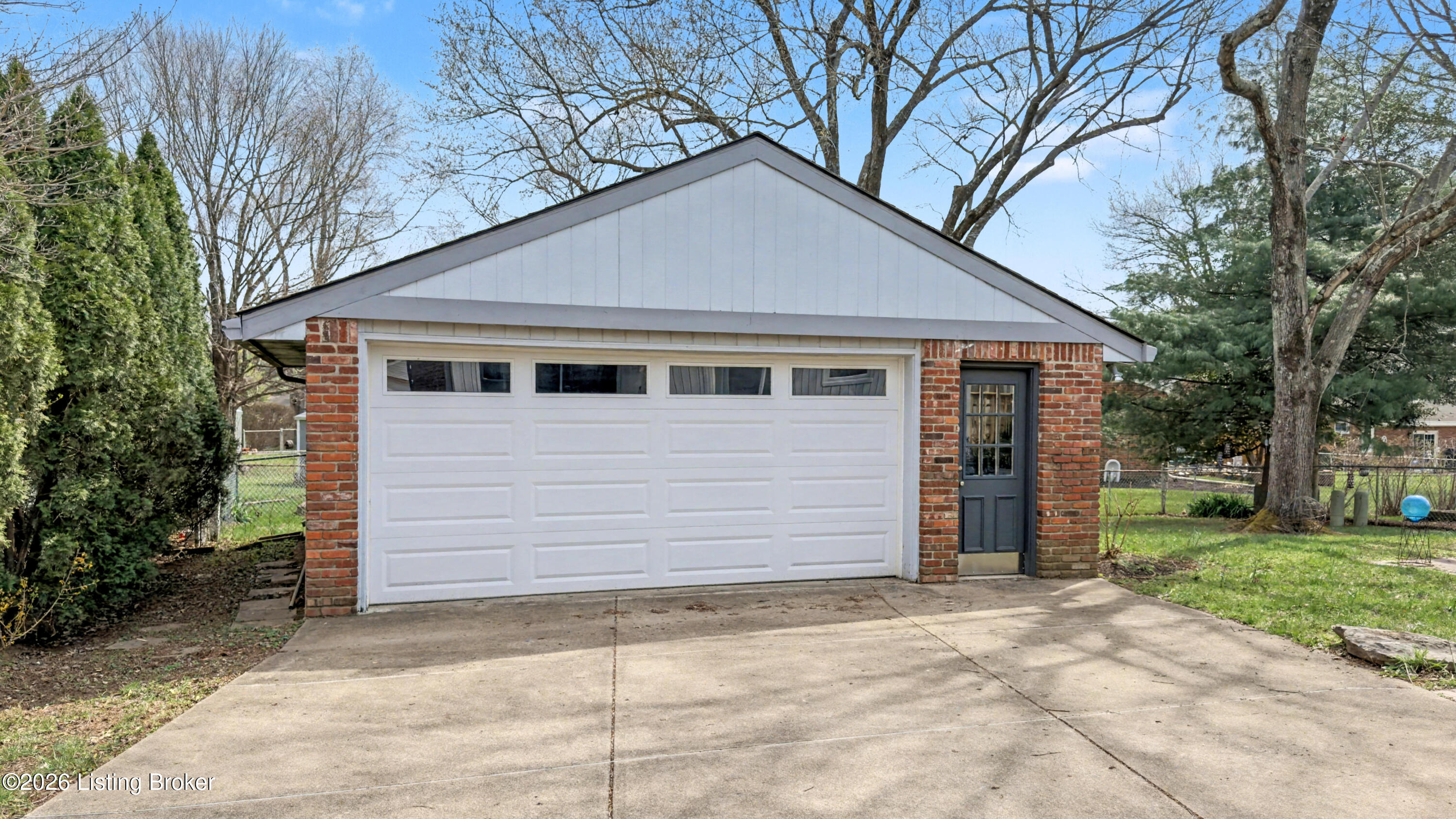 1304 Holsworth Ln