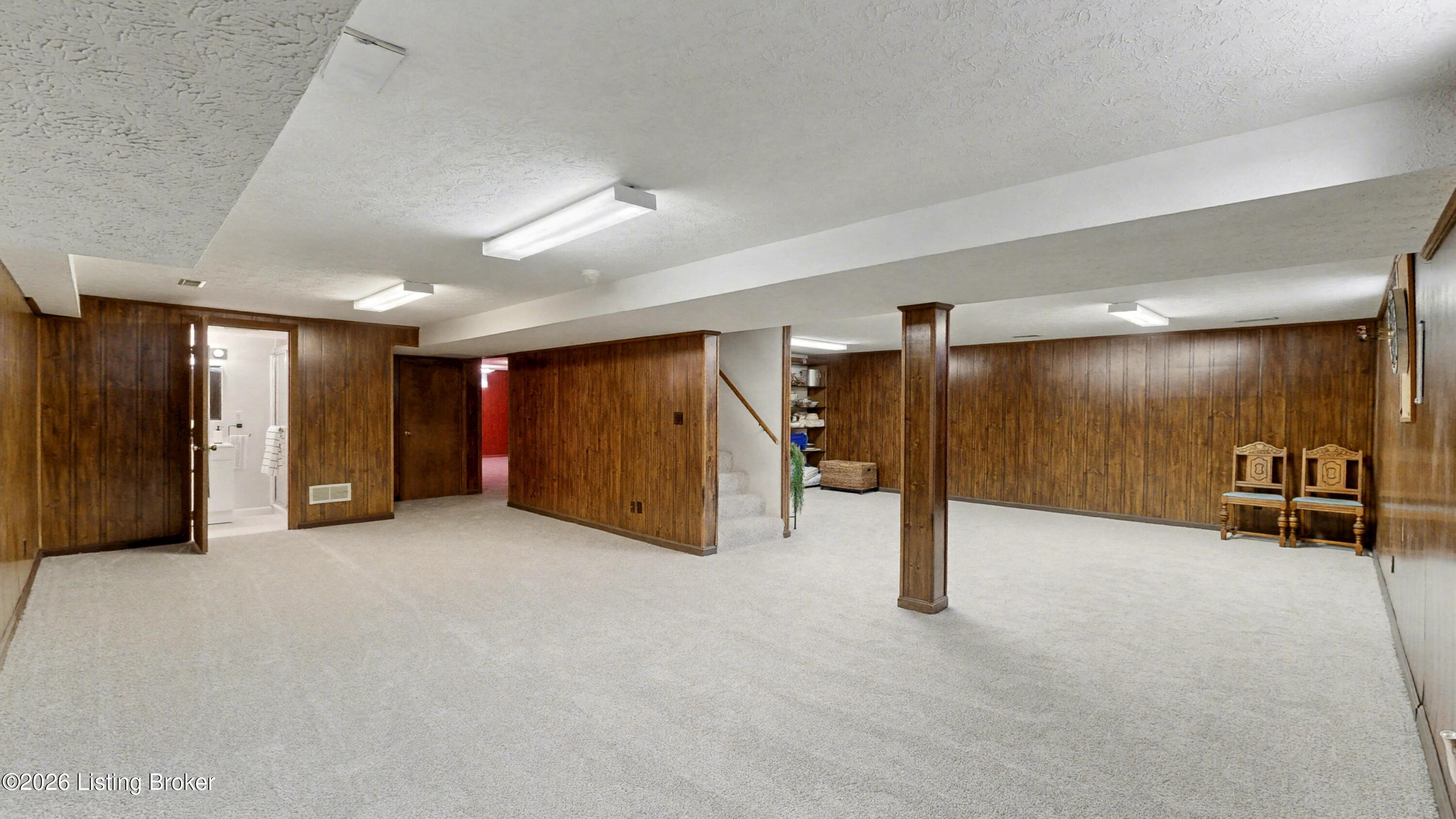 1304 Holsworth Ln
