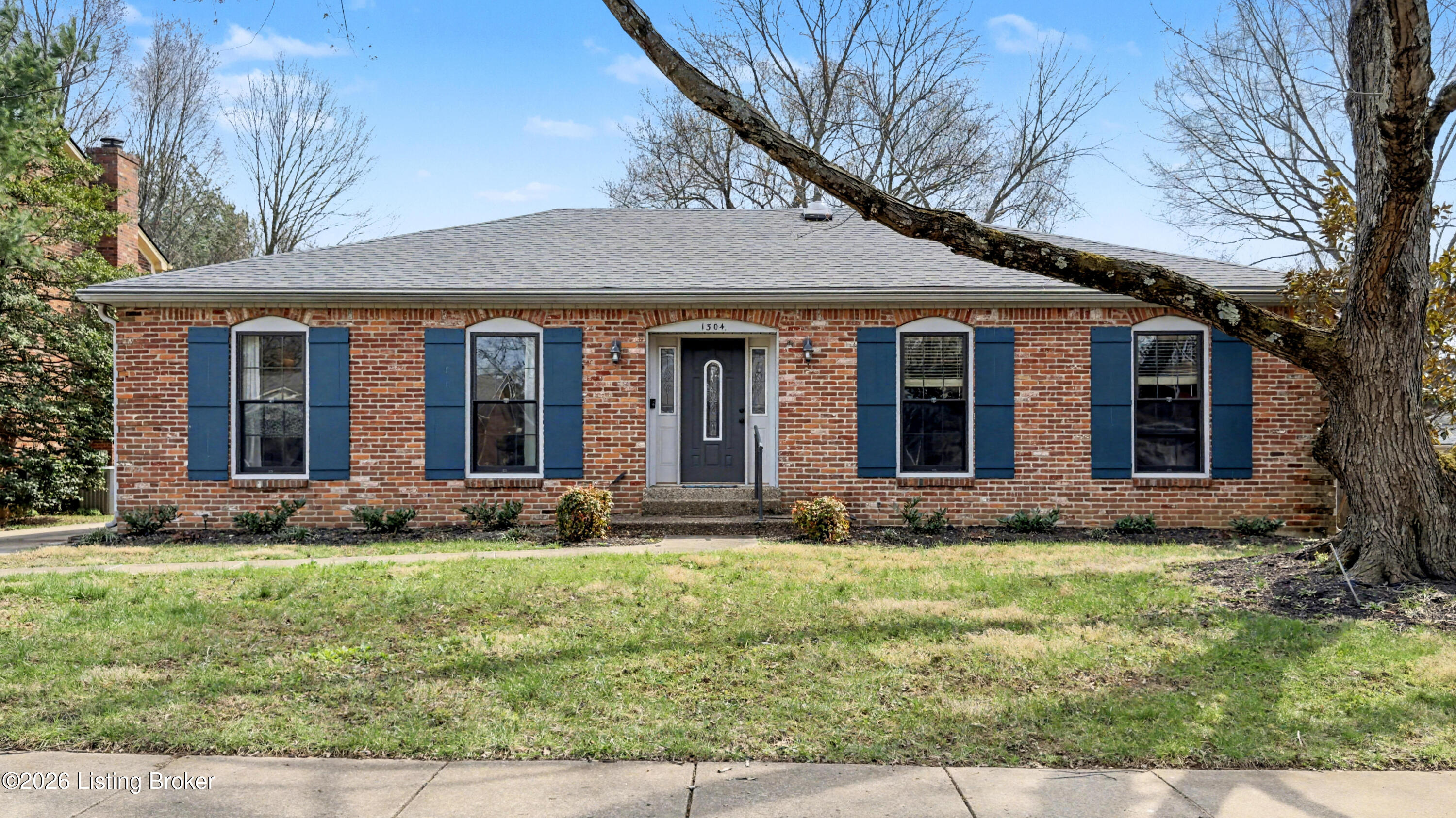 1304 Holsworth Ln