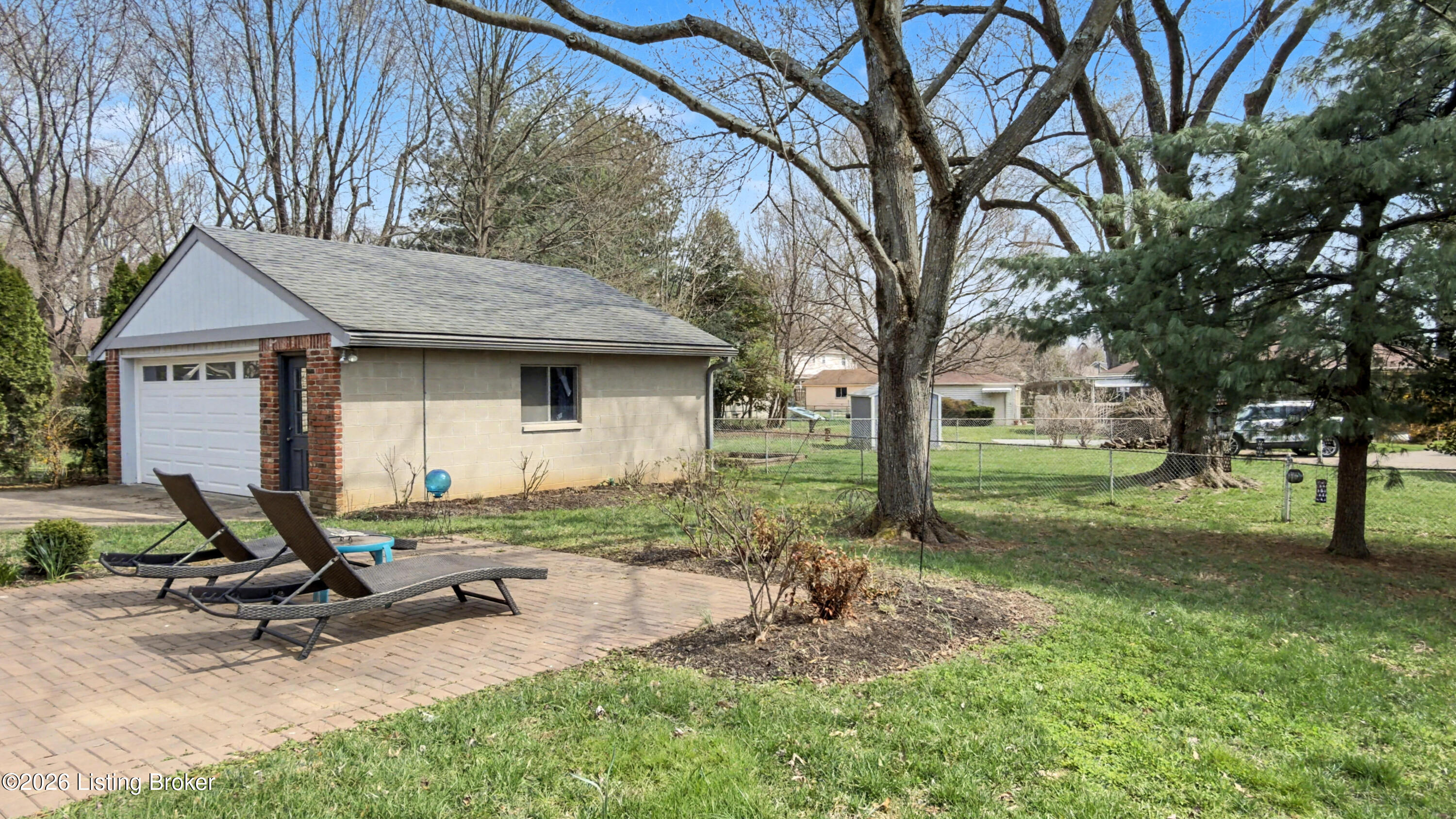 1304 Holsworth Ln
