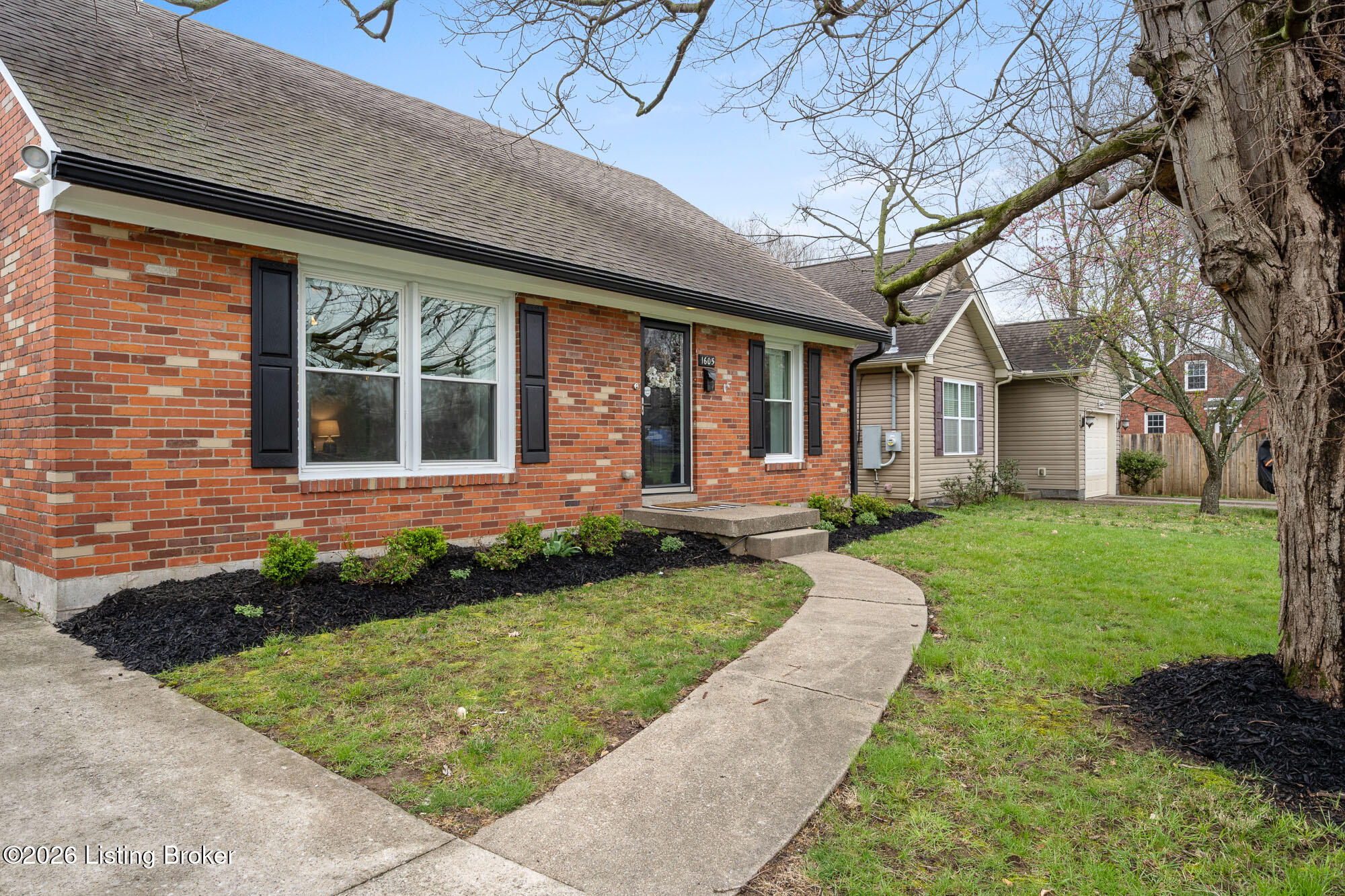 1605 Military Ave