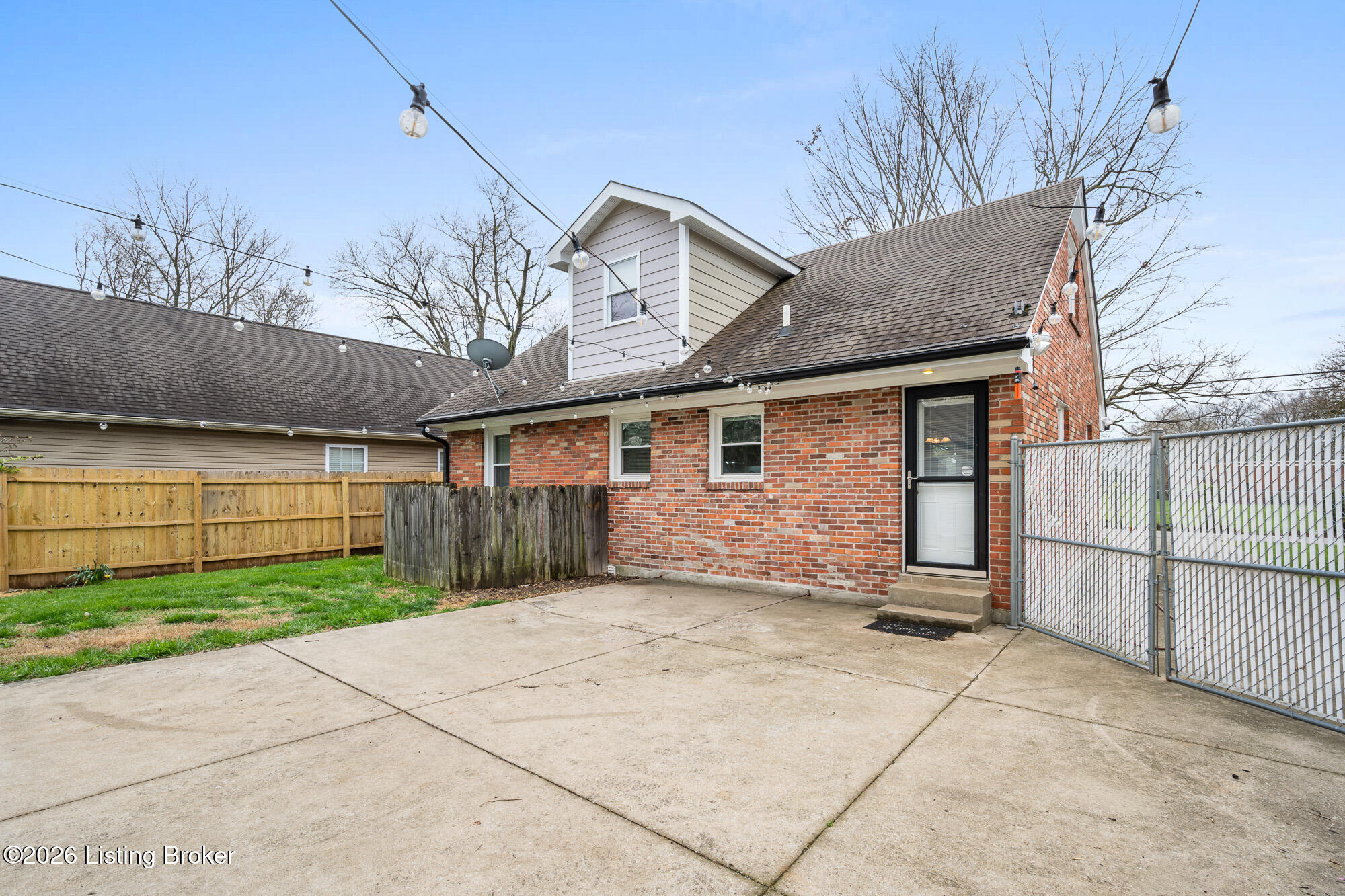 1605 Military Ave