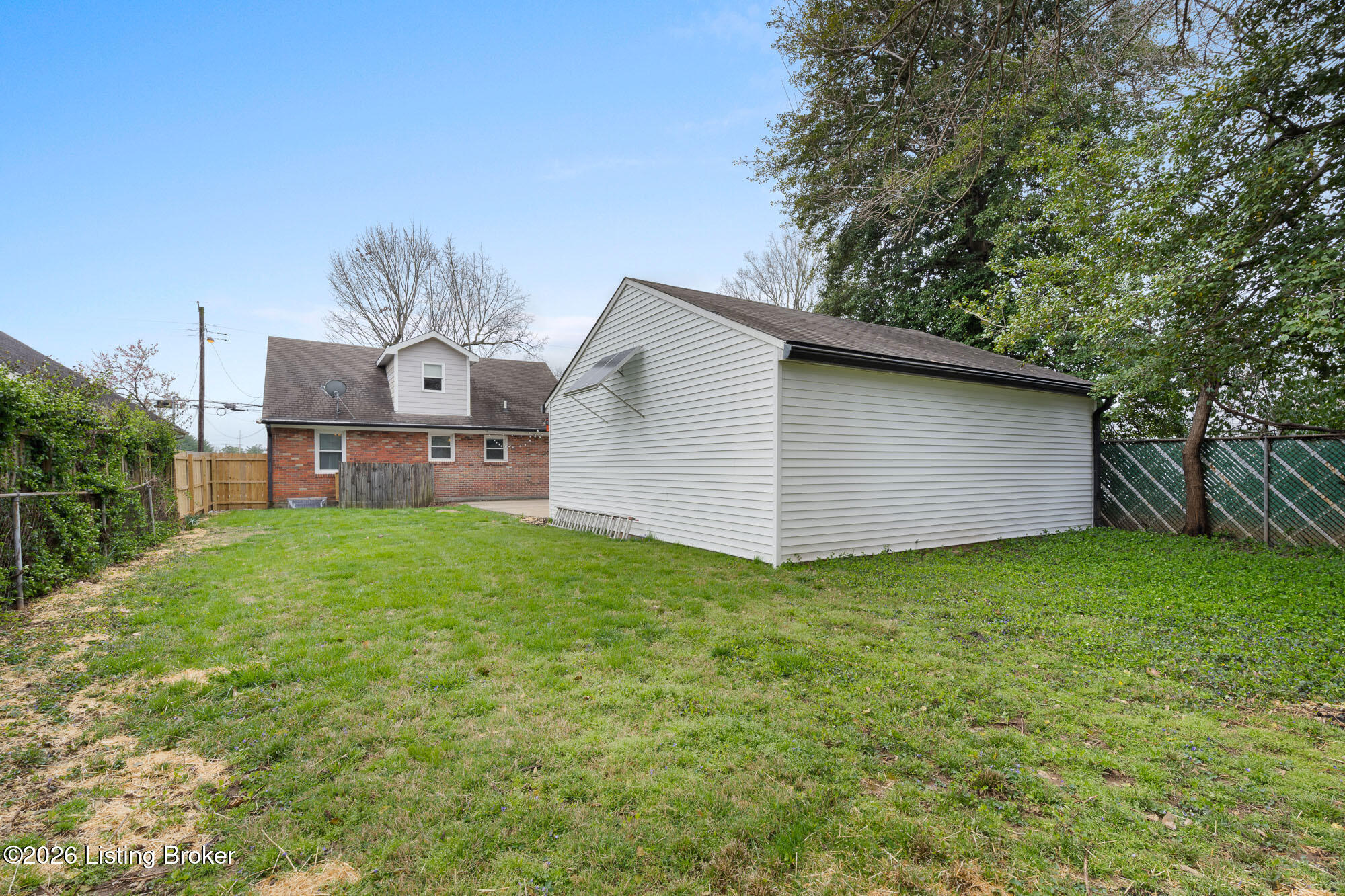 1605 Military Ave